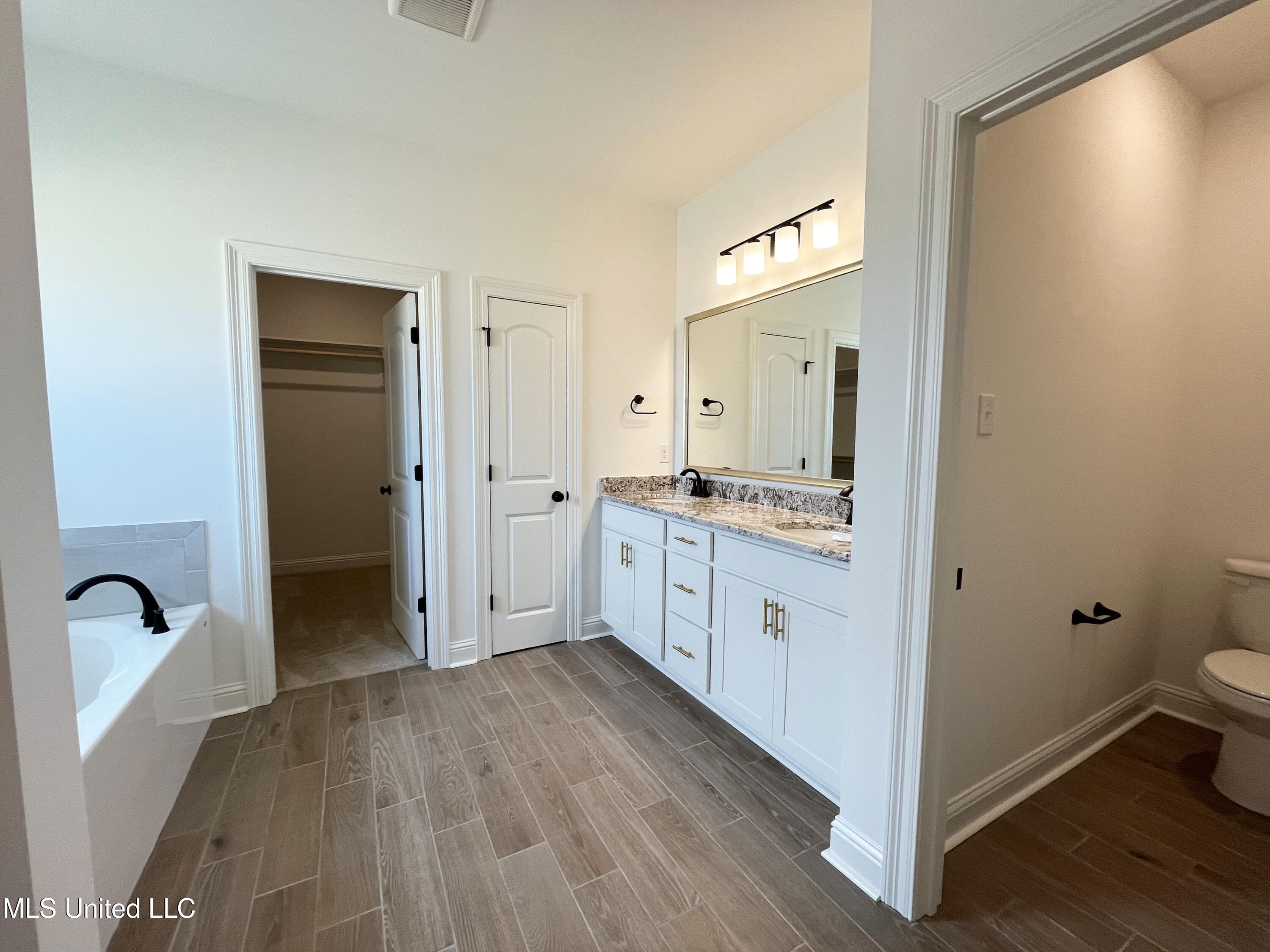 14393 Swan Ridge Circle Property Photo 10