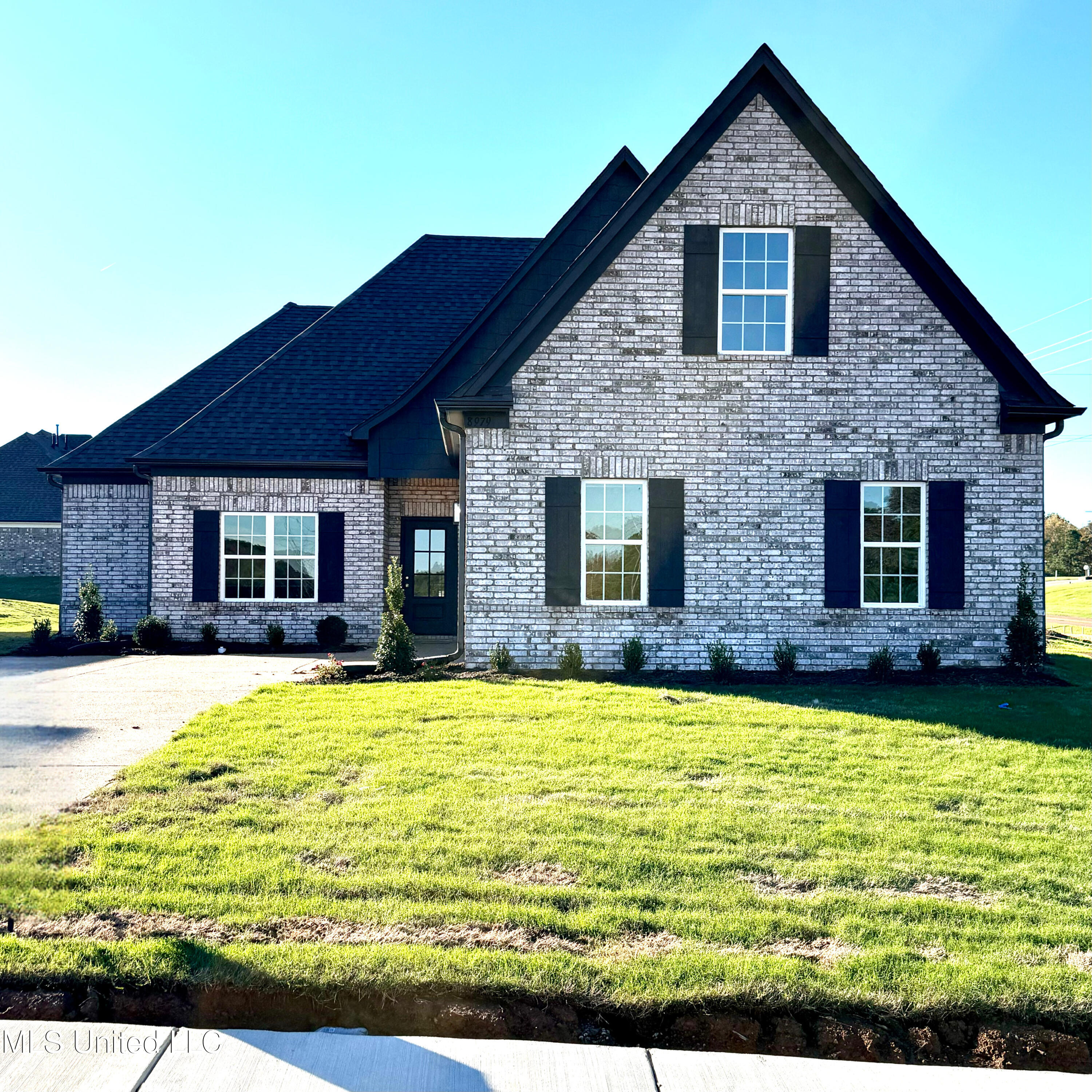 8955 Erin Banks Drive Property Photo 1