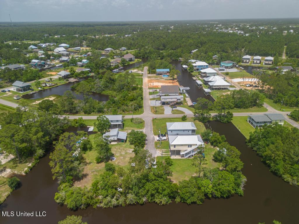 419 Cove Drive Property Photo 2