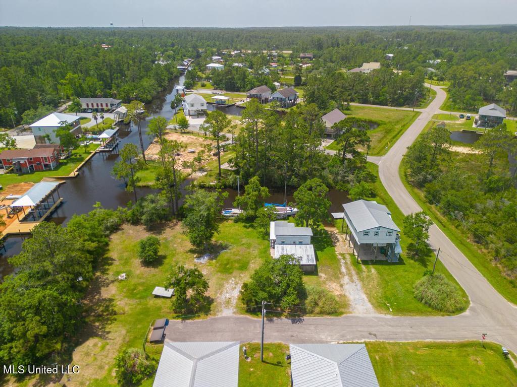 419 Cove Drive Property Photo 3