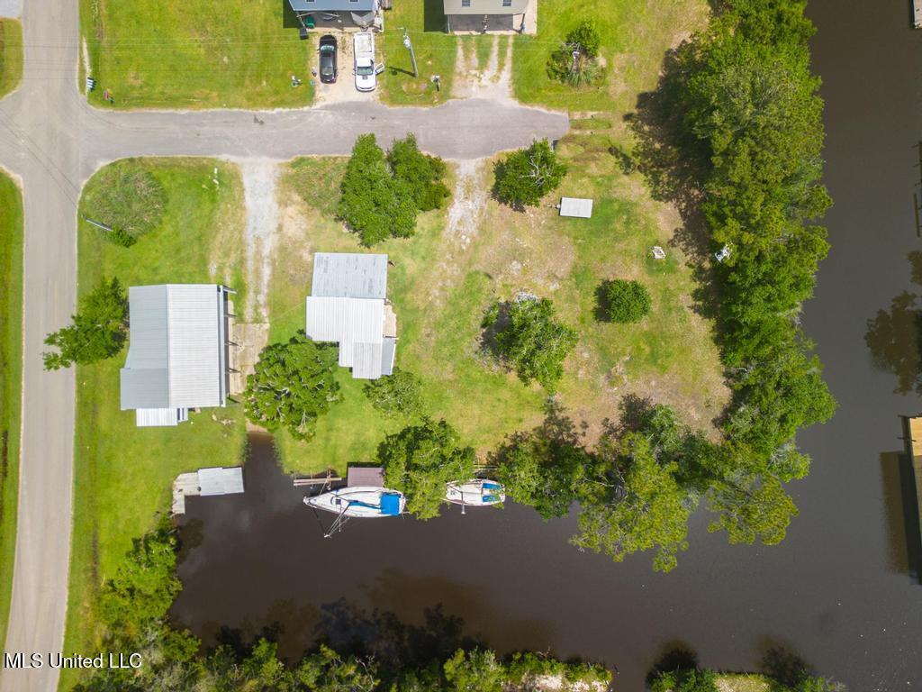 419 Cove Drive Property Photo 4