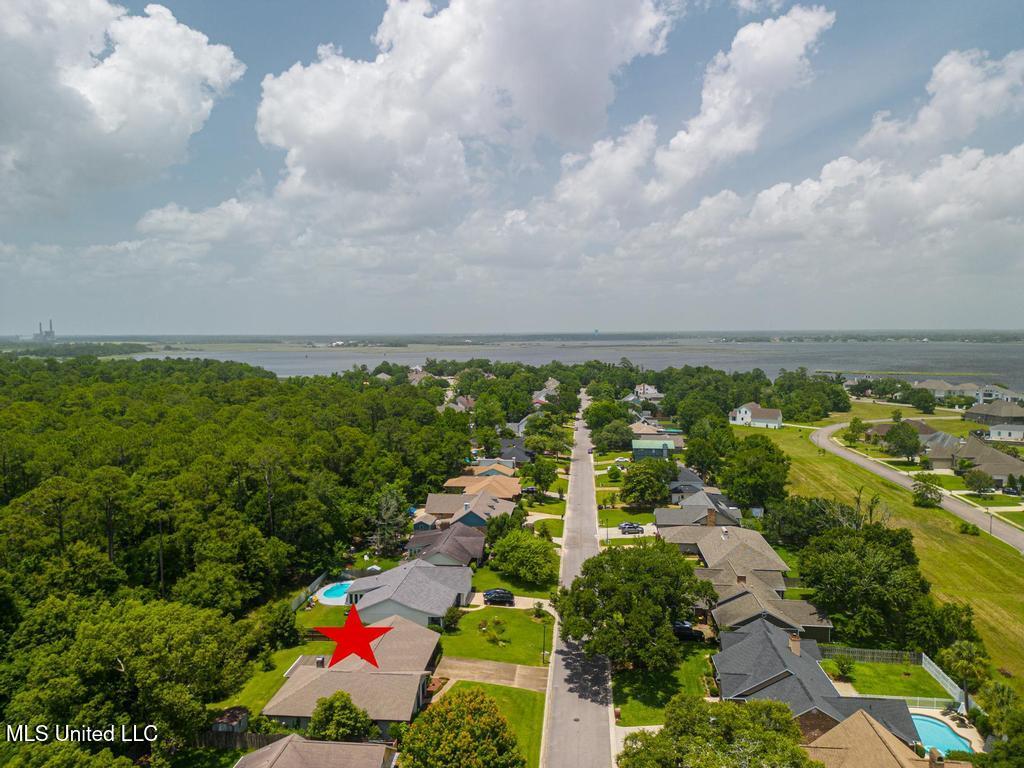 419 Cove Drive Property Photo 6