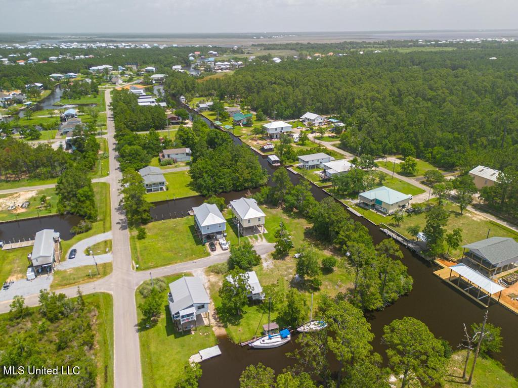 419 Cove Drive Property Photo 8