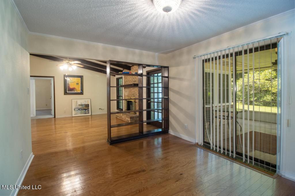 419 Cove Drive Property Photo 9