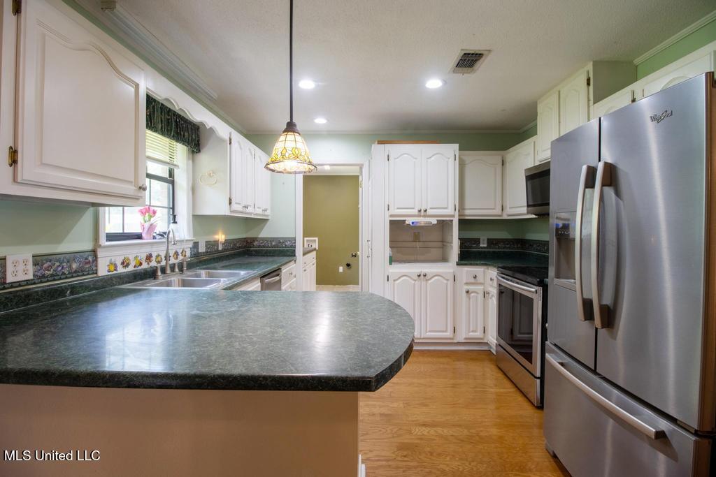 419 Cove Drive Property Photo 11