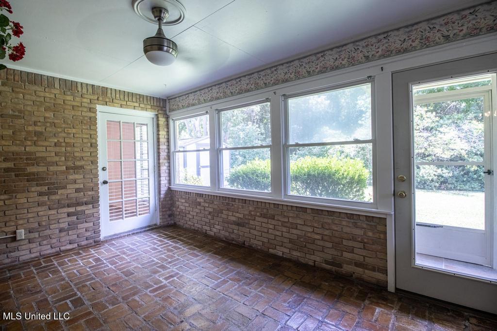 419 Cove Drive Property Photo 17