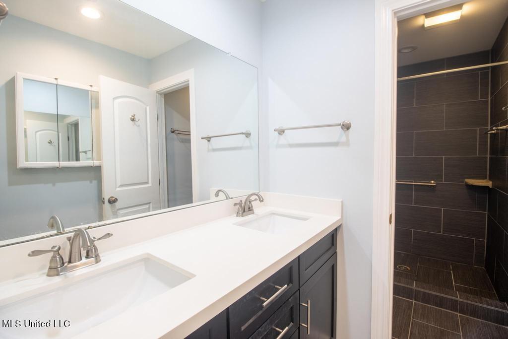 419 Cove Drive Property Photo 27