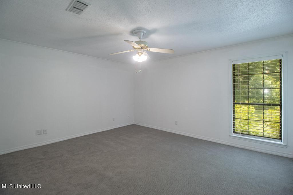 419 Cove Drive Property Photo 28