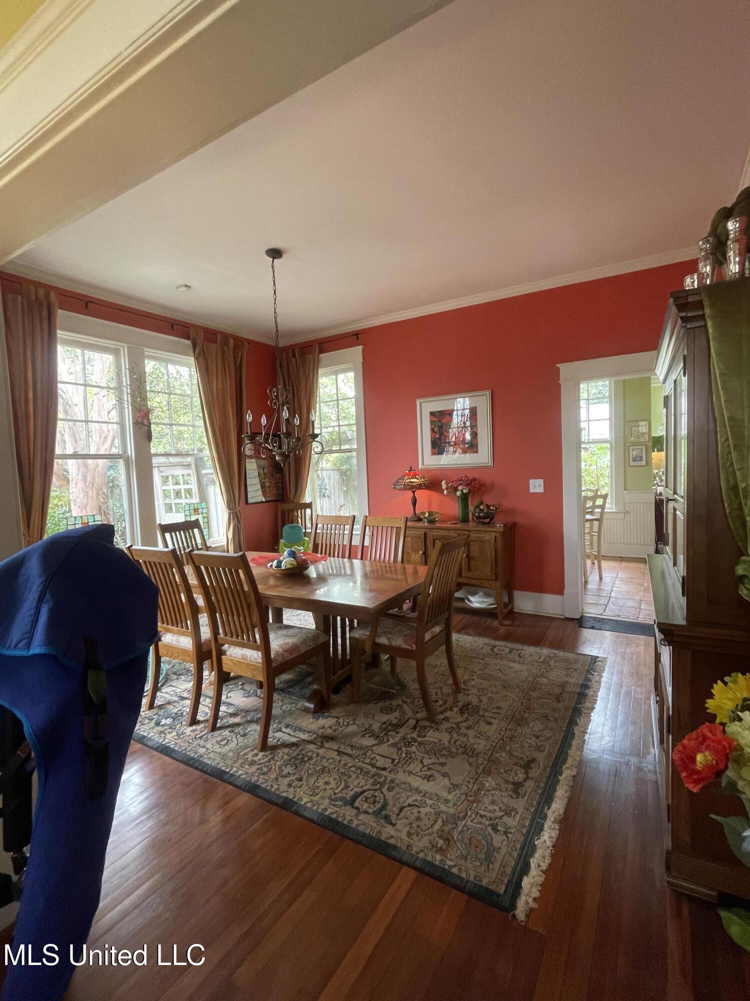 800 Gillespie Street Property Photo 4