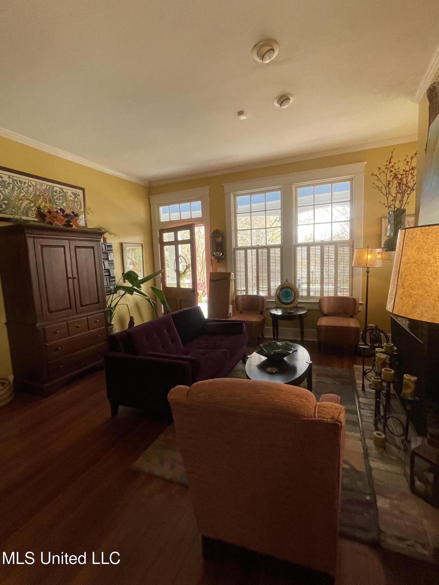 800 Gillespie Street Property Photo 5