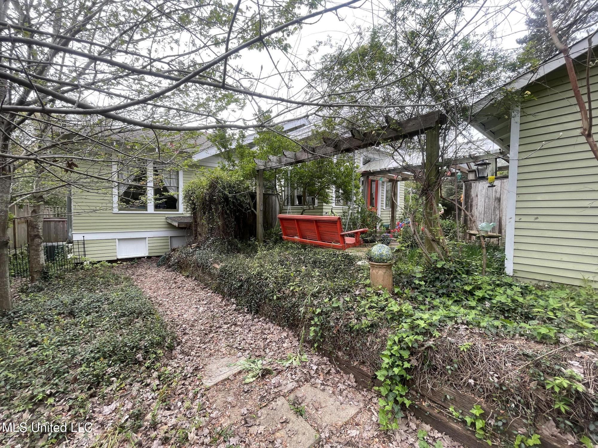 800 Gillespie Street Property Photo 10
