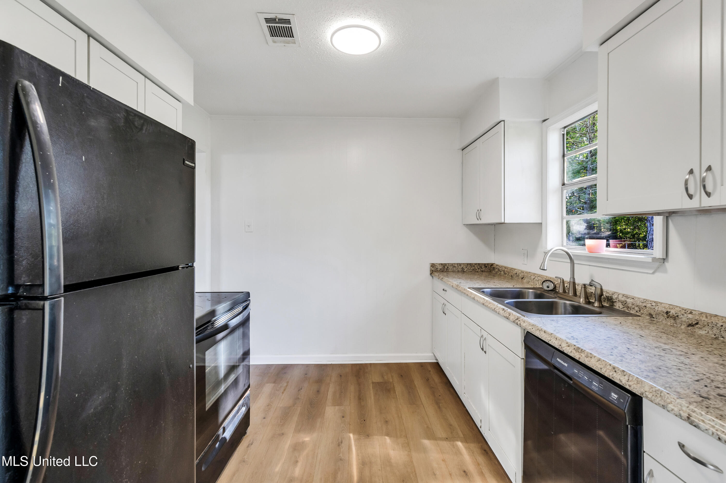 2313 Ladnier Road Property Photo 9