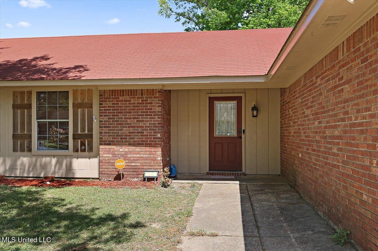 5530 Spencer Drive Property Photo 3