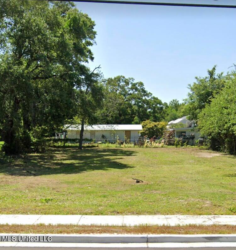 195 Oak Street Property Photo 1