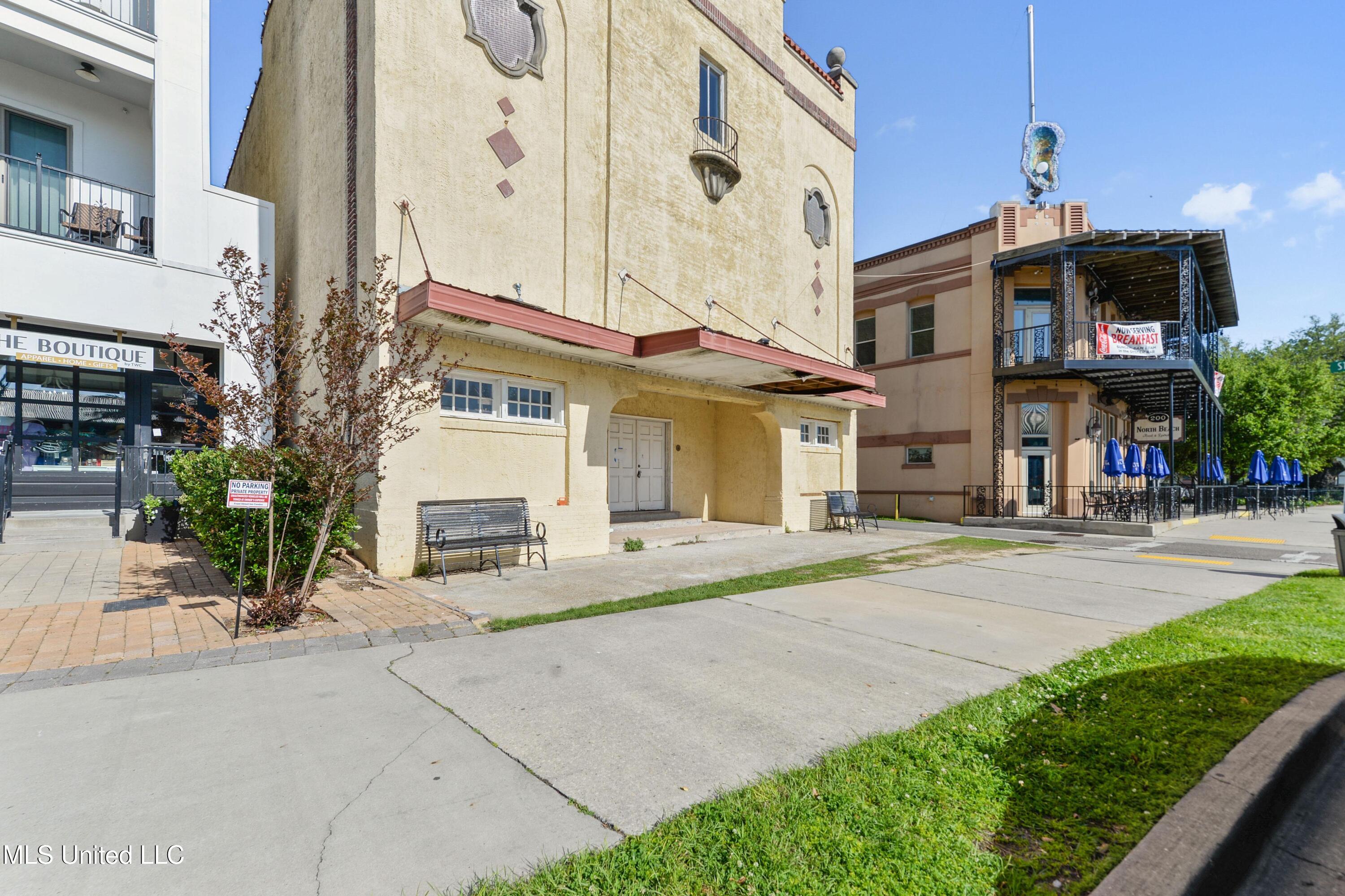 150 N Beach Boulevard Property Photo 2