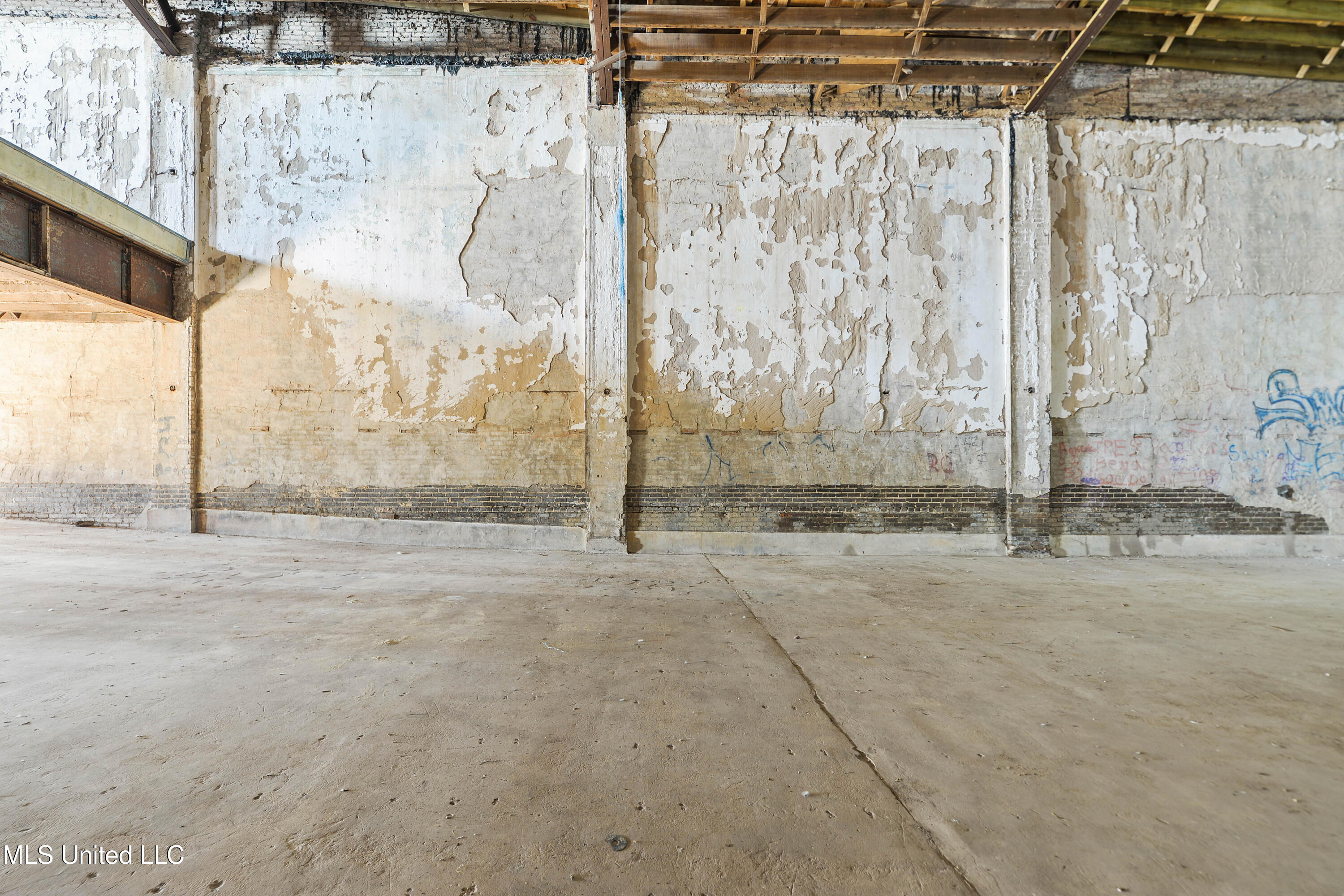 150 N Beach Boulevard Property Photo 8