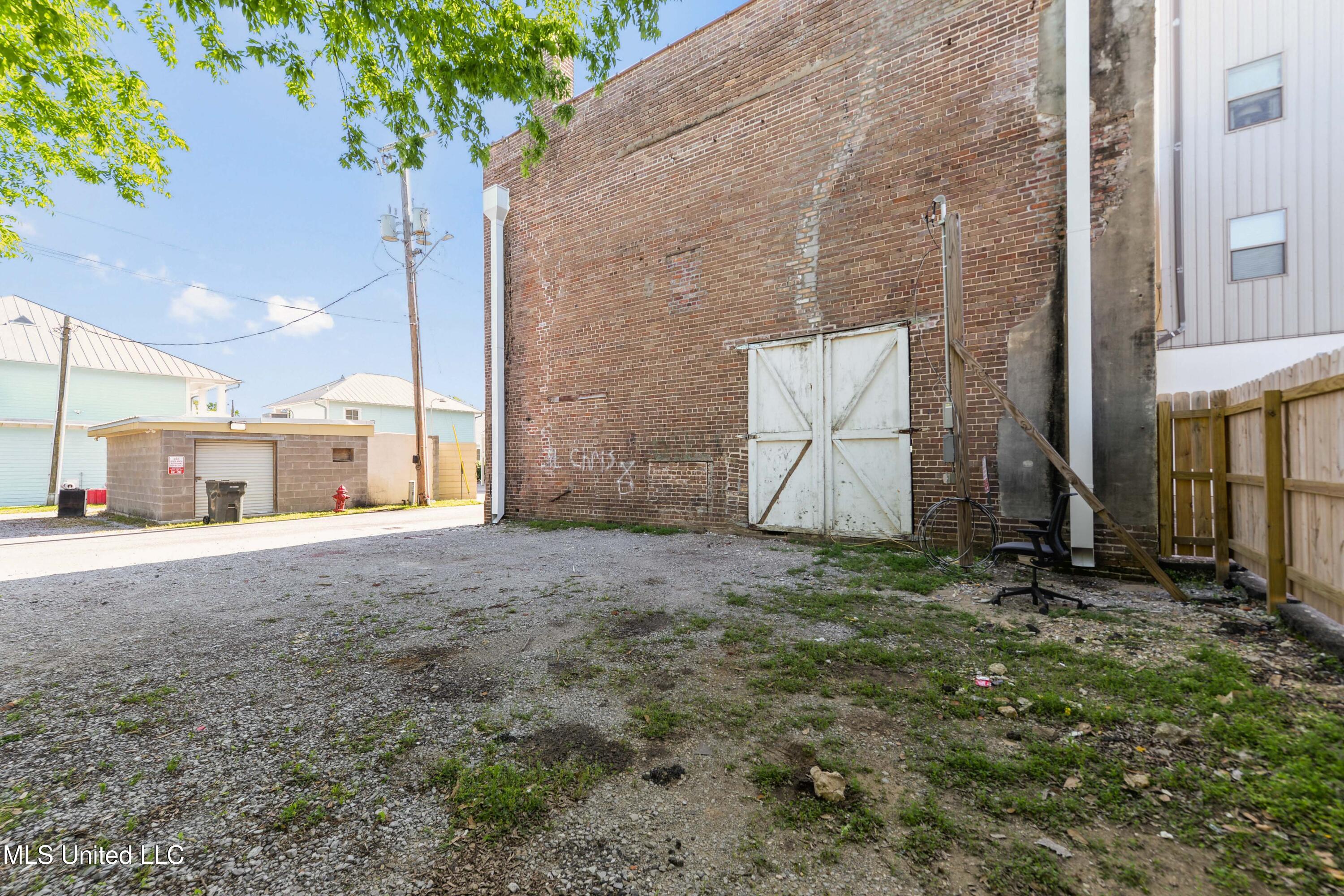 150 N Beach Boulevard Property Photo 14