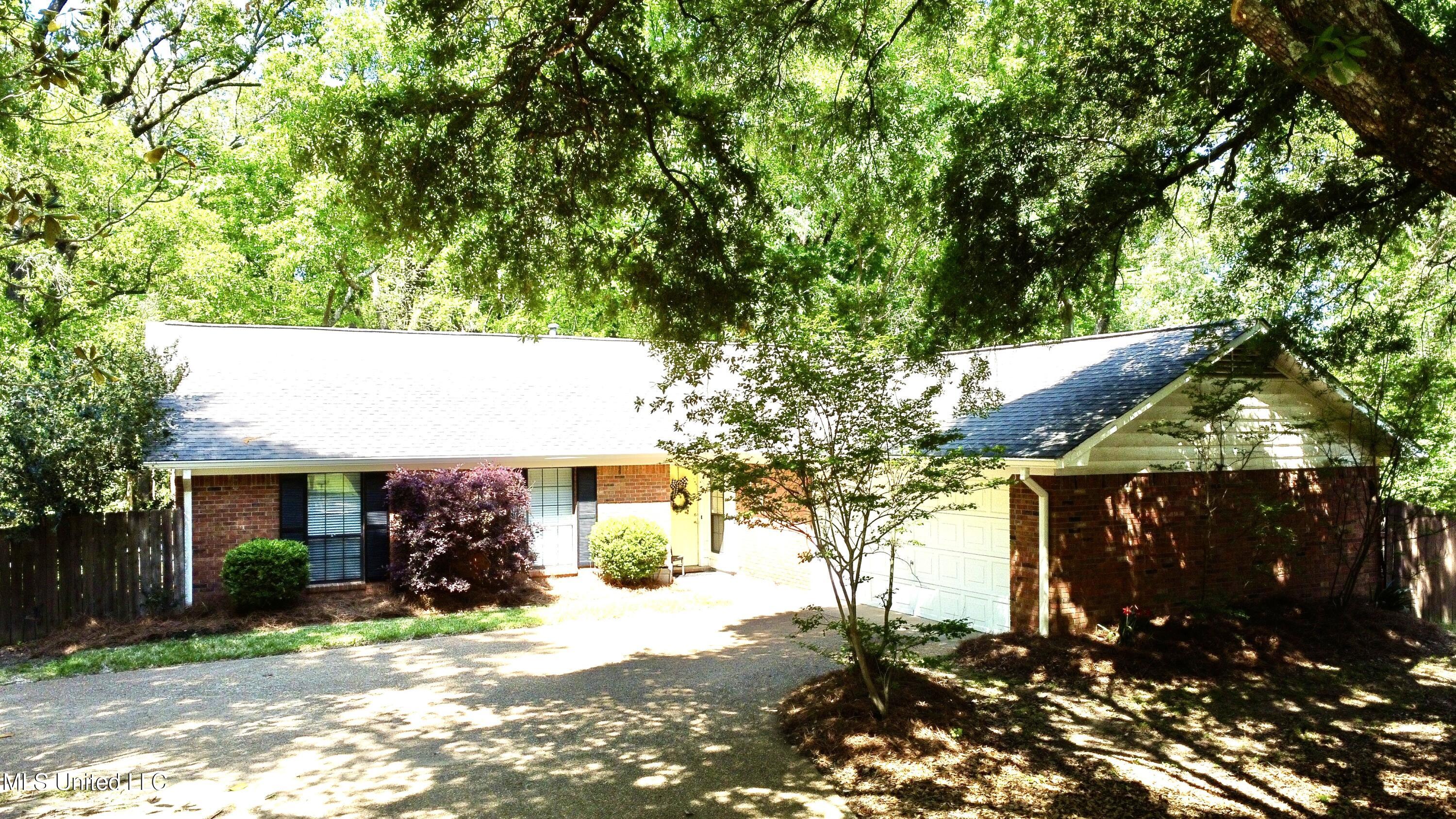 103 Woodmoor Cove Property Photo 1