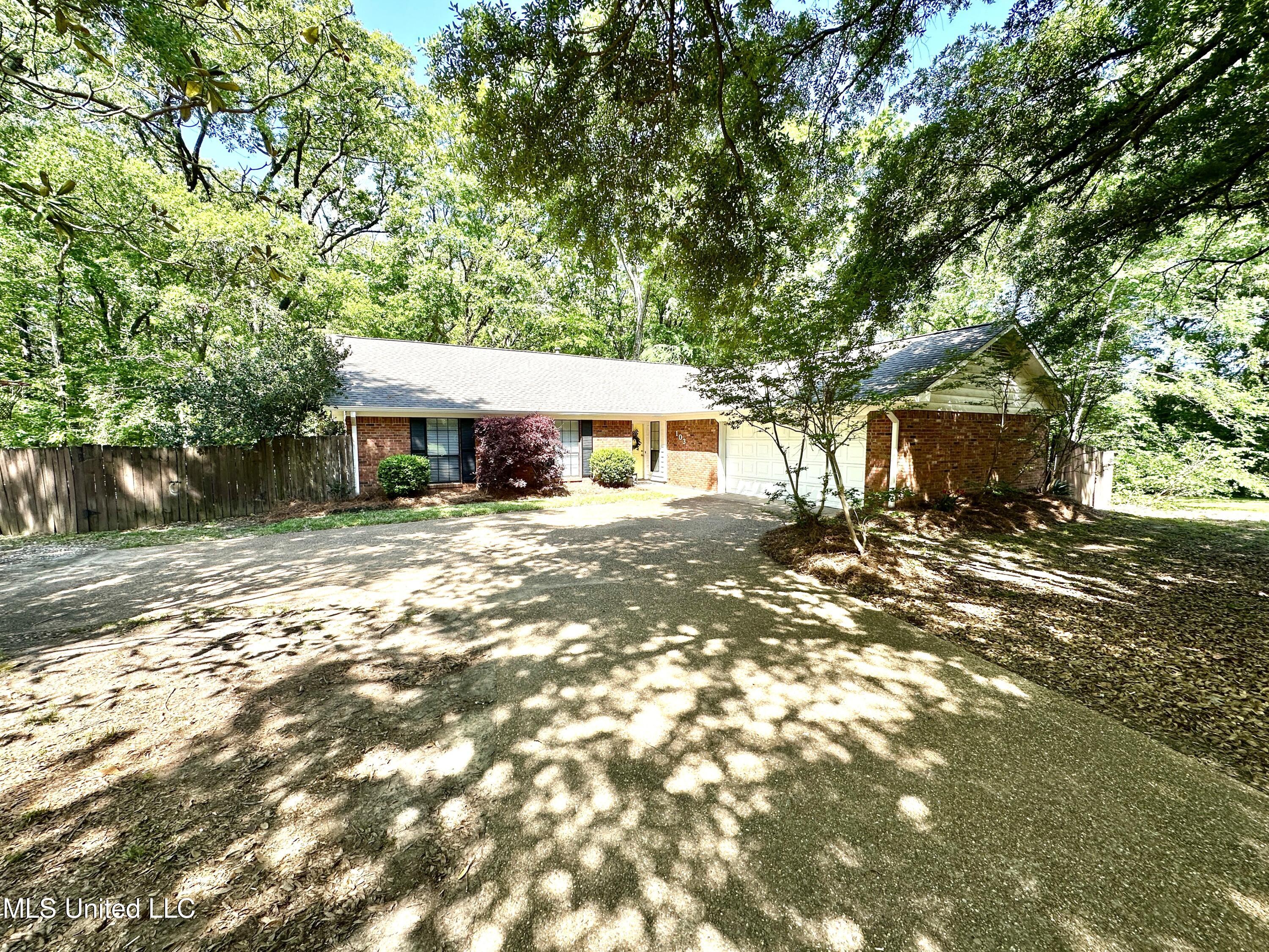 103 Woodmoor Cove Property Photo 2