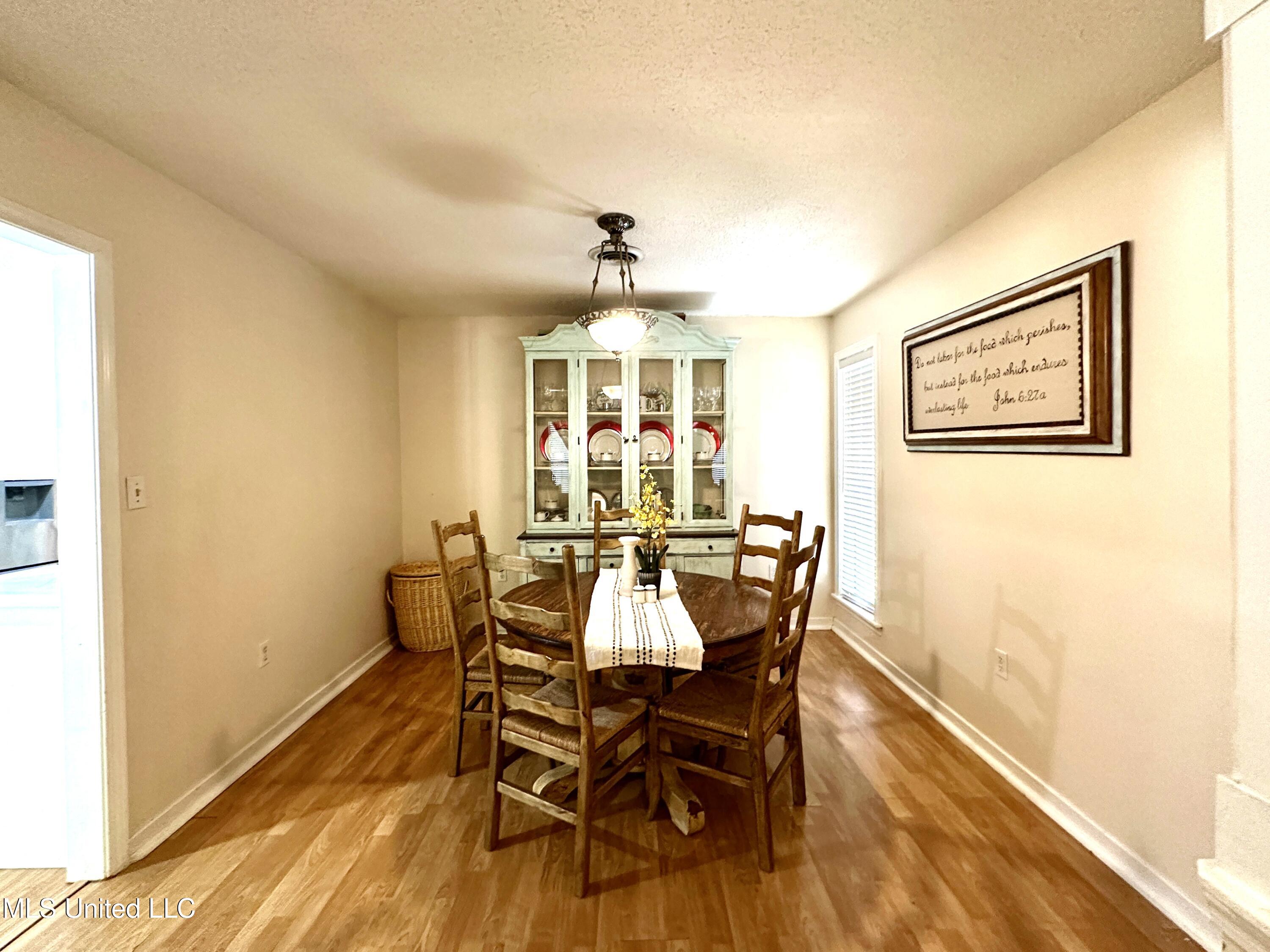 103 Woodmoor Cove Property Photo 5