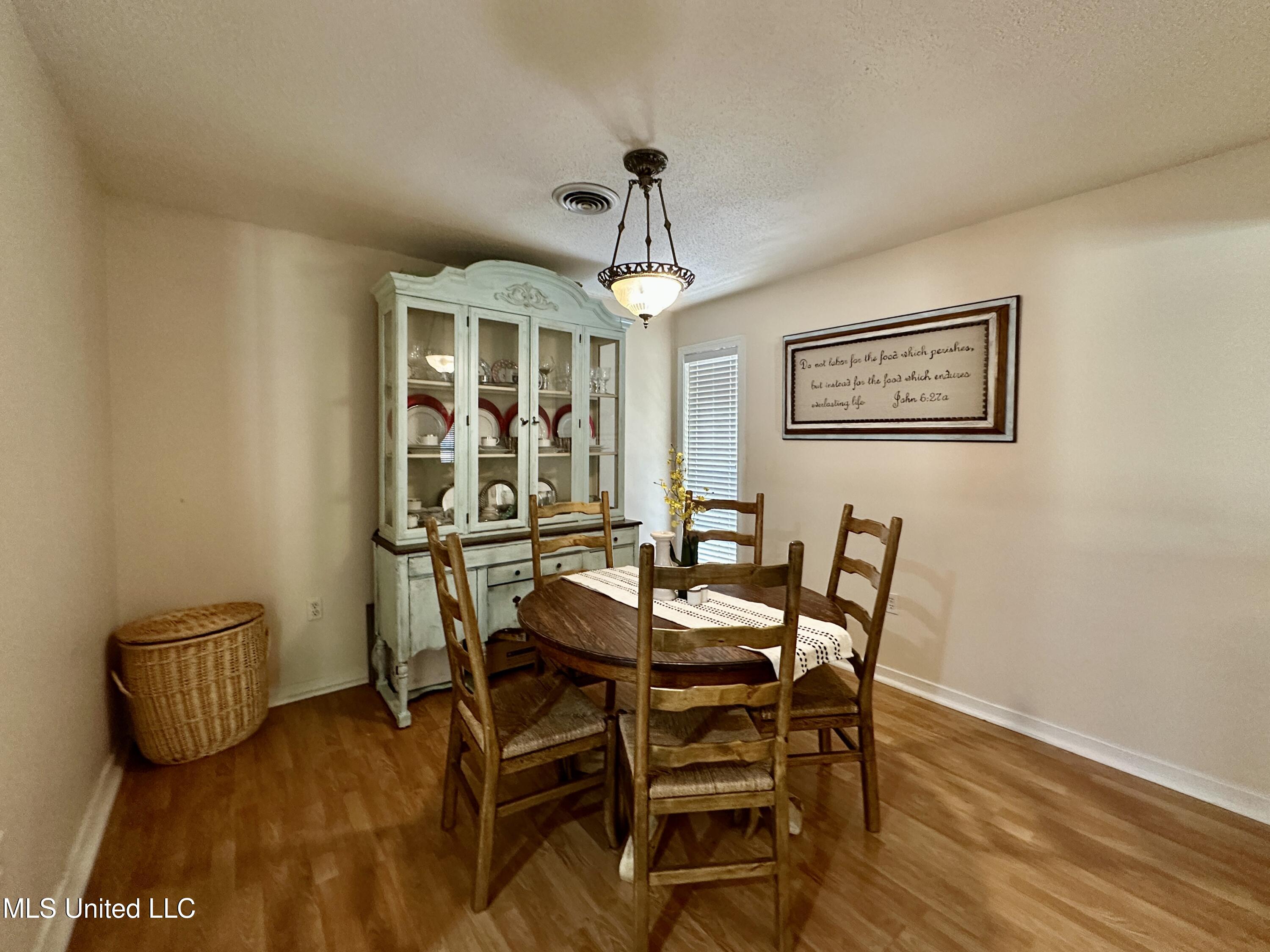 103 Woodmoor Cove Property Photo 6