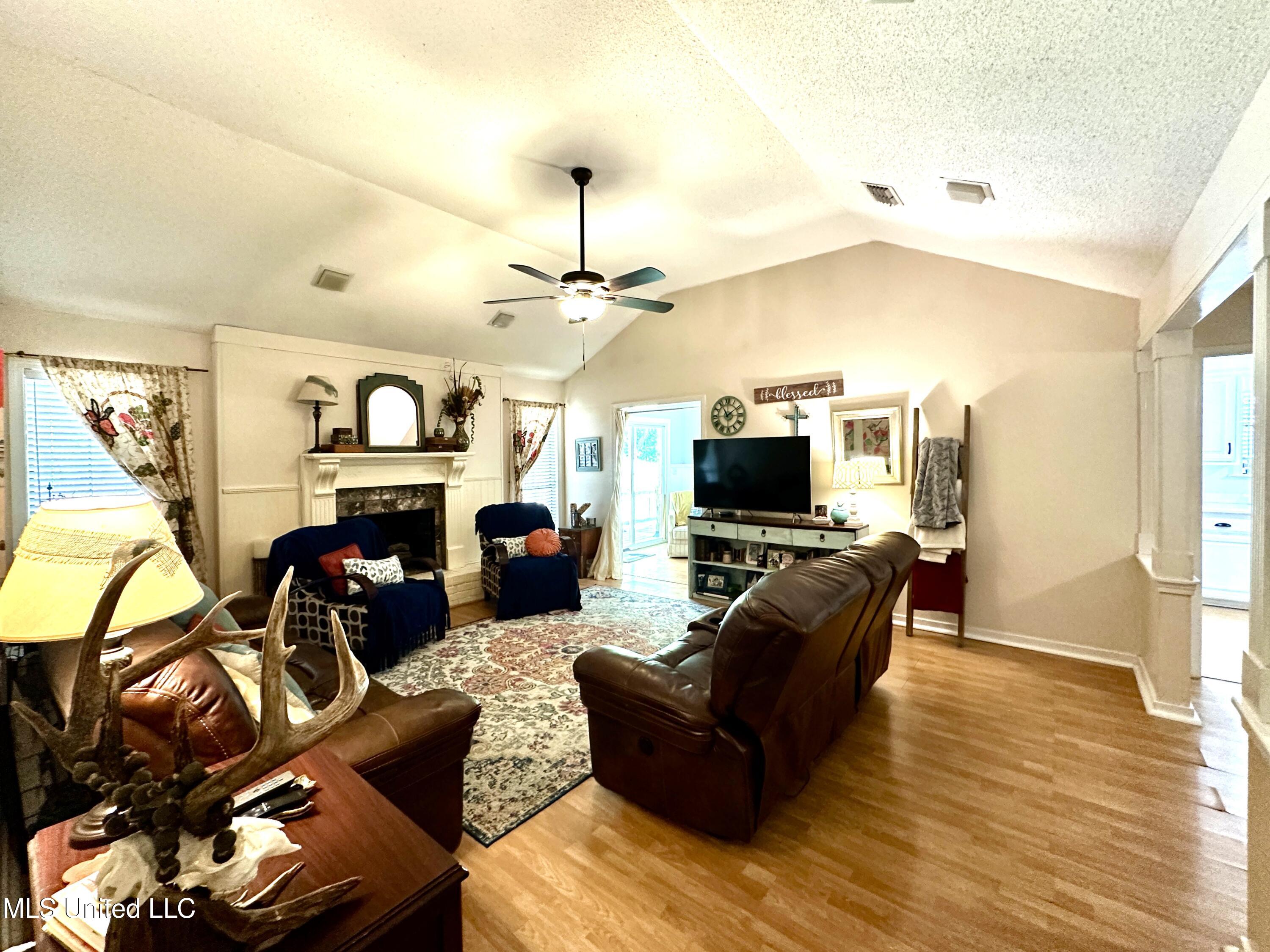 103 Woodmoor Cove Property Photo 7