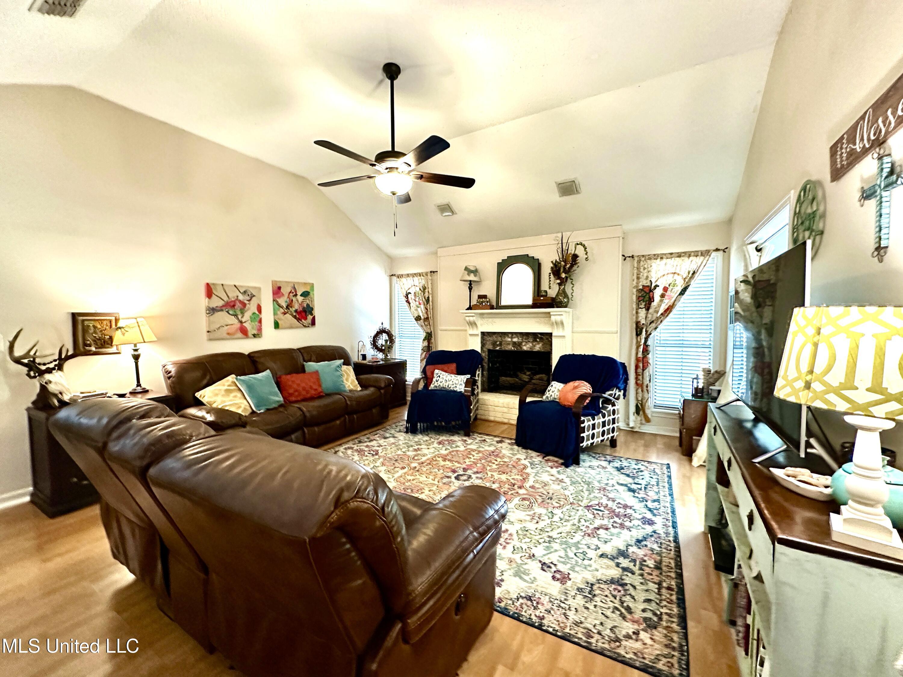 103 Woodmoor Cove Property Photo 8
