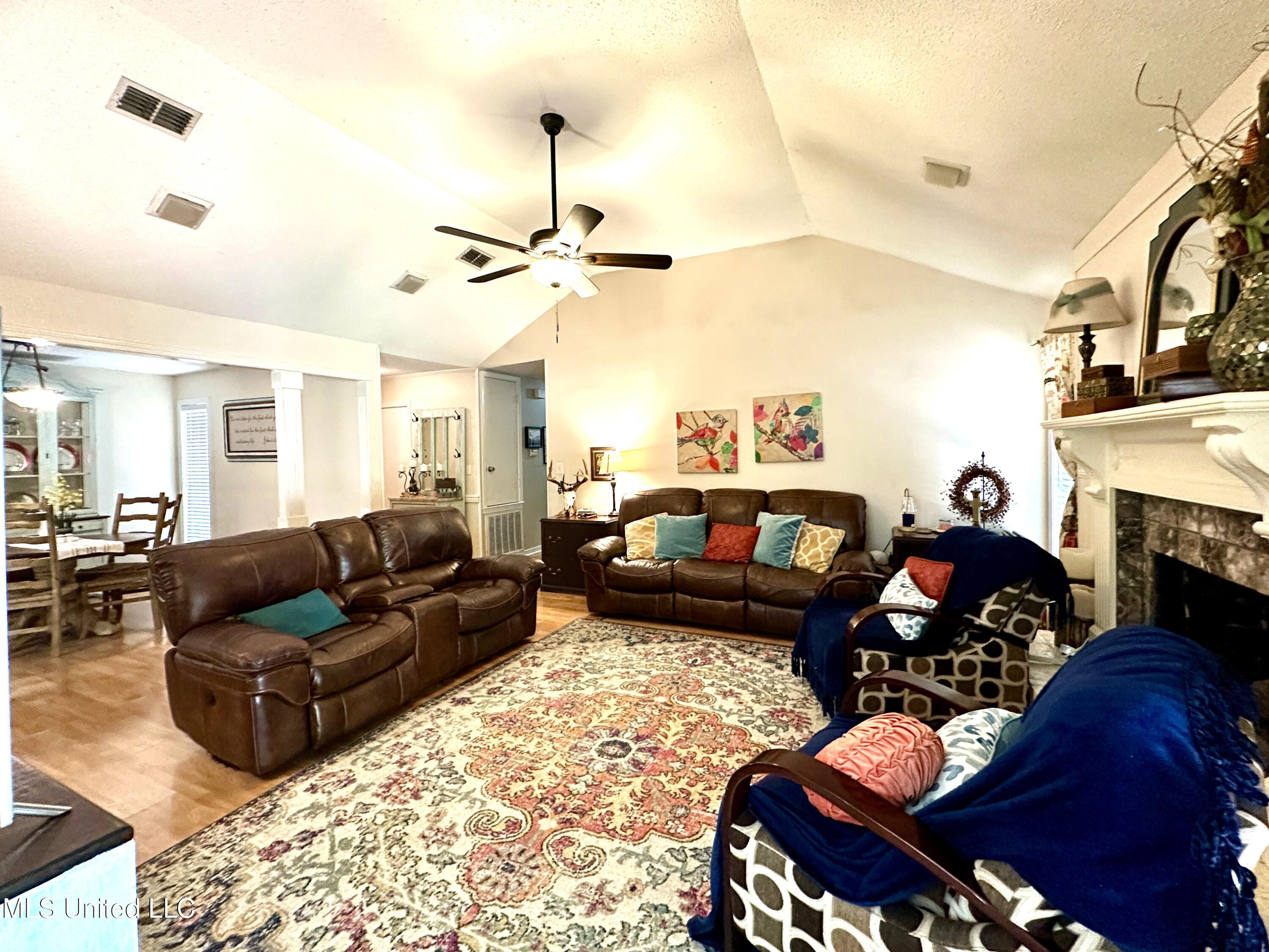 103 Woodmoor Cove Property Photo 9
