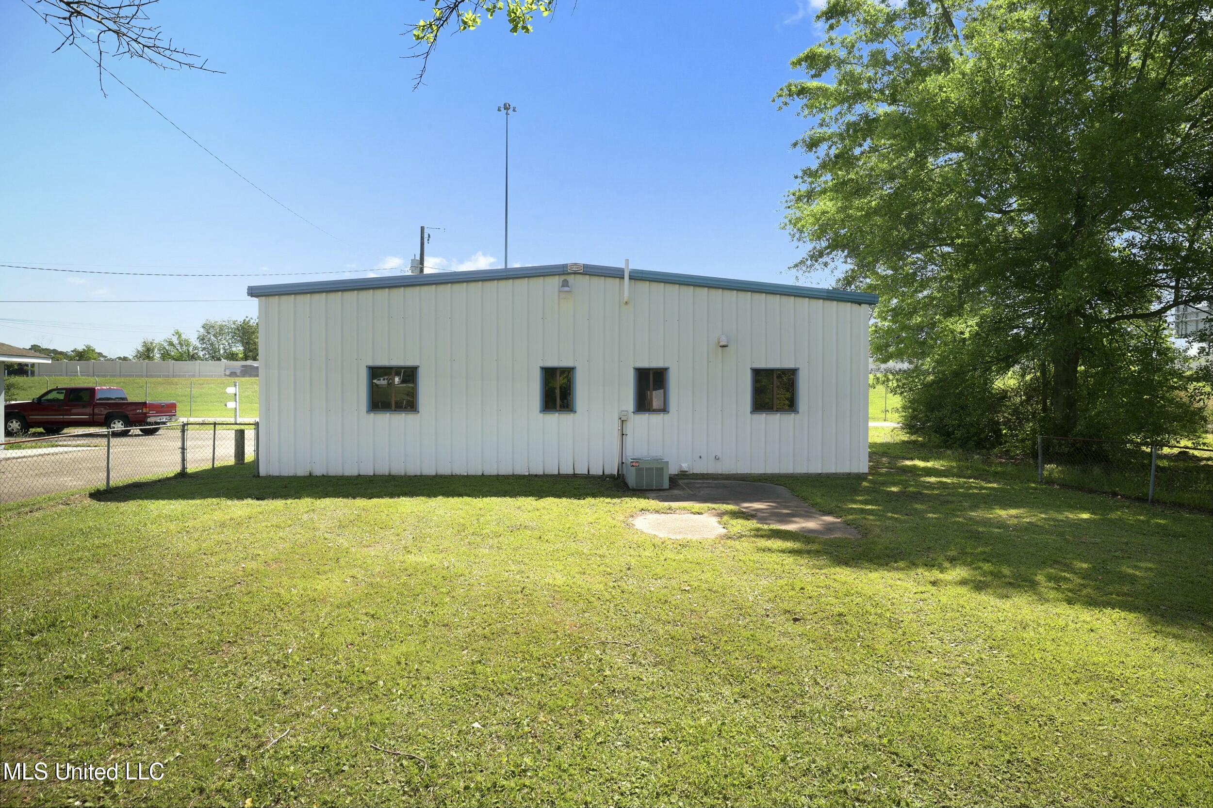 10499 Boney Avenue Property Photo 10