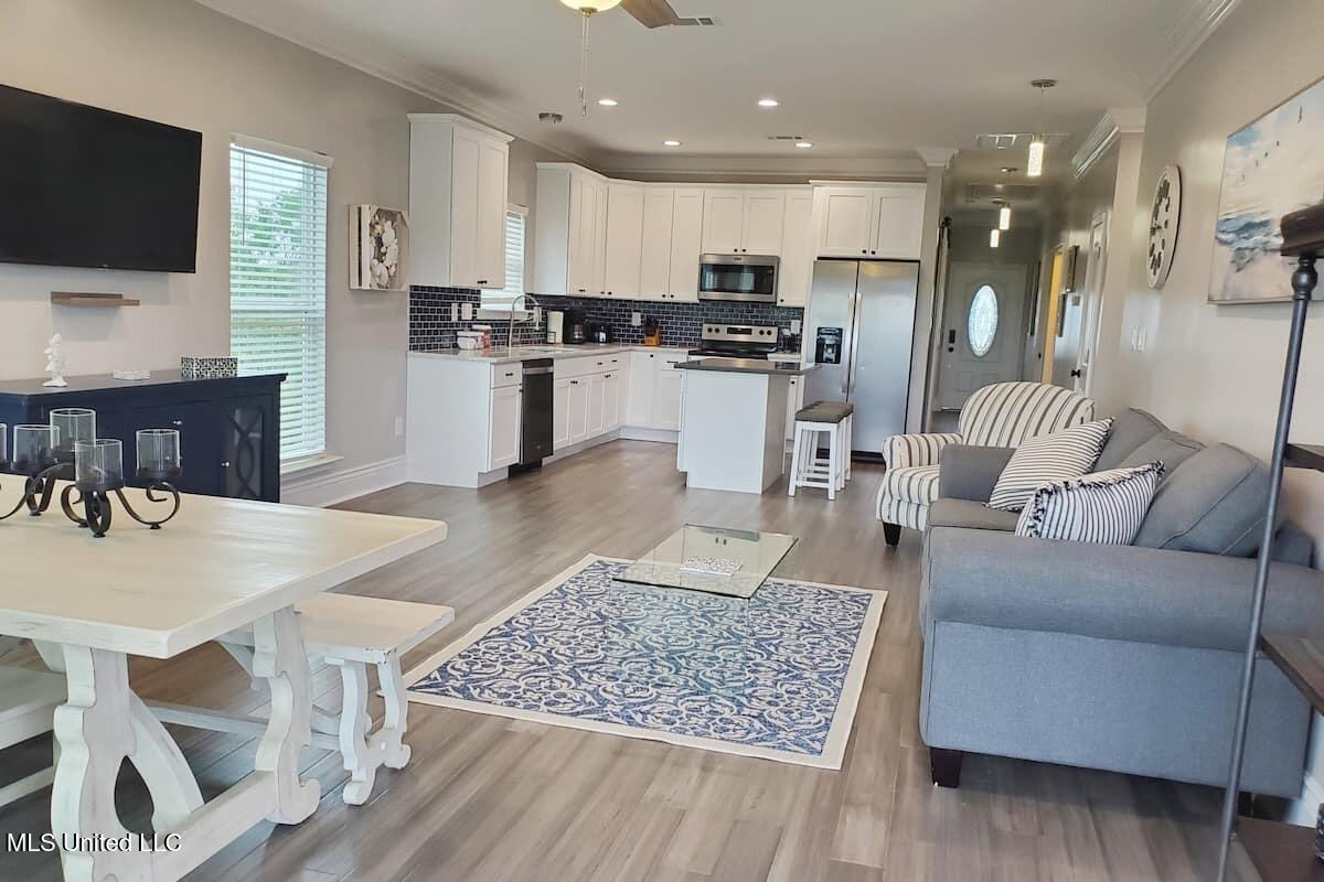 4022 Honshu Street Property Photo 3