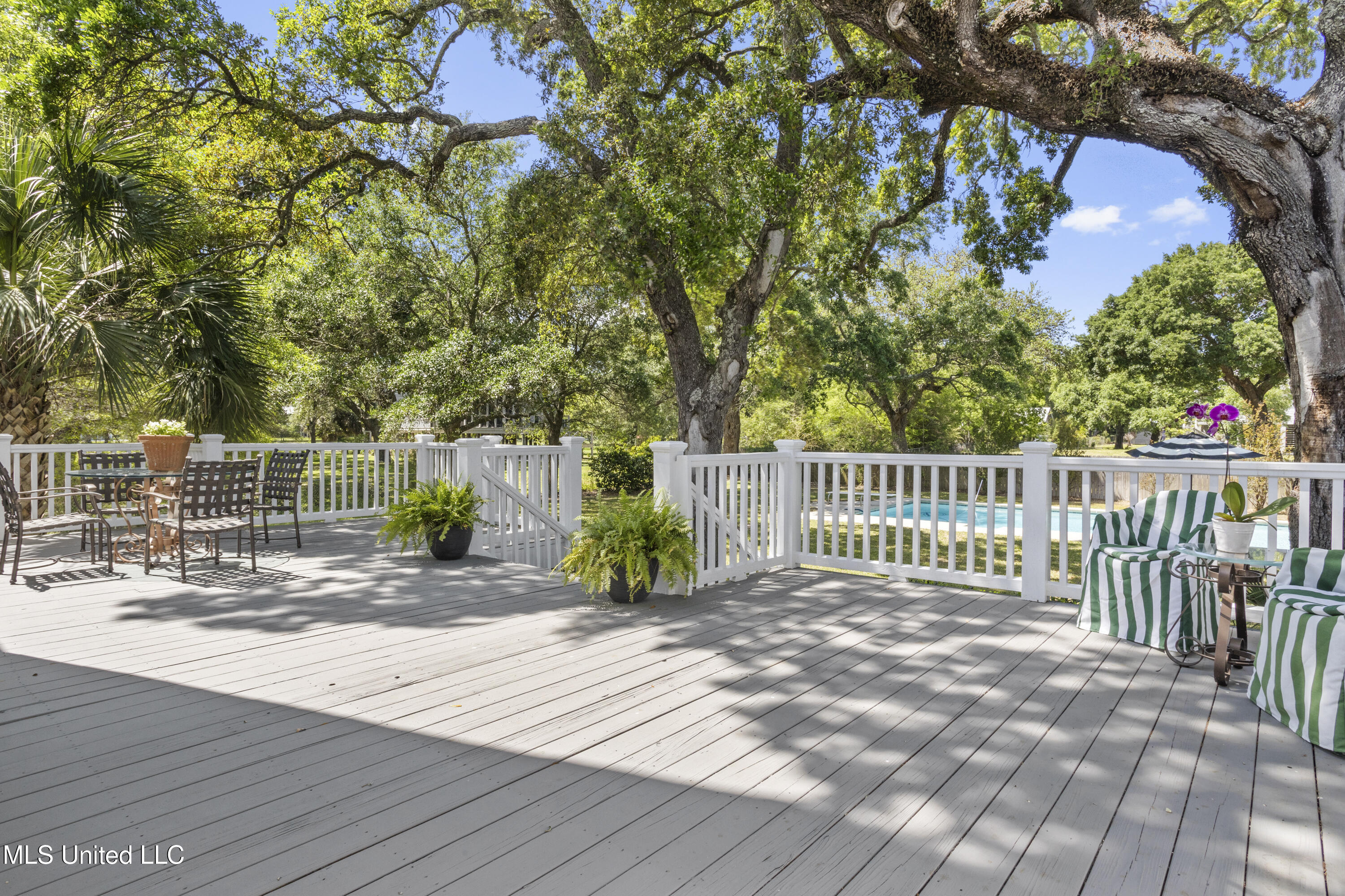 600 W Beach Boulevard Property Photo 3