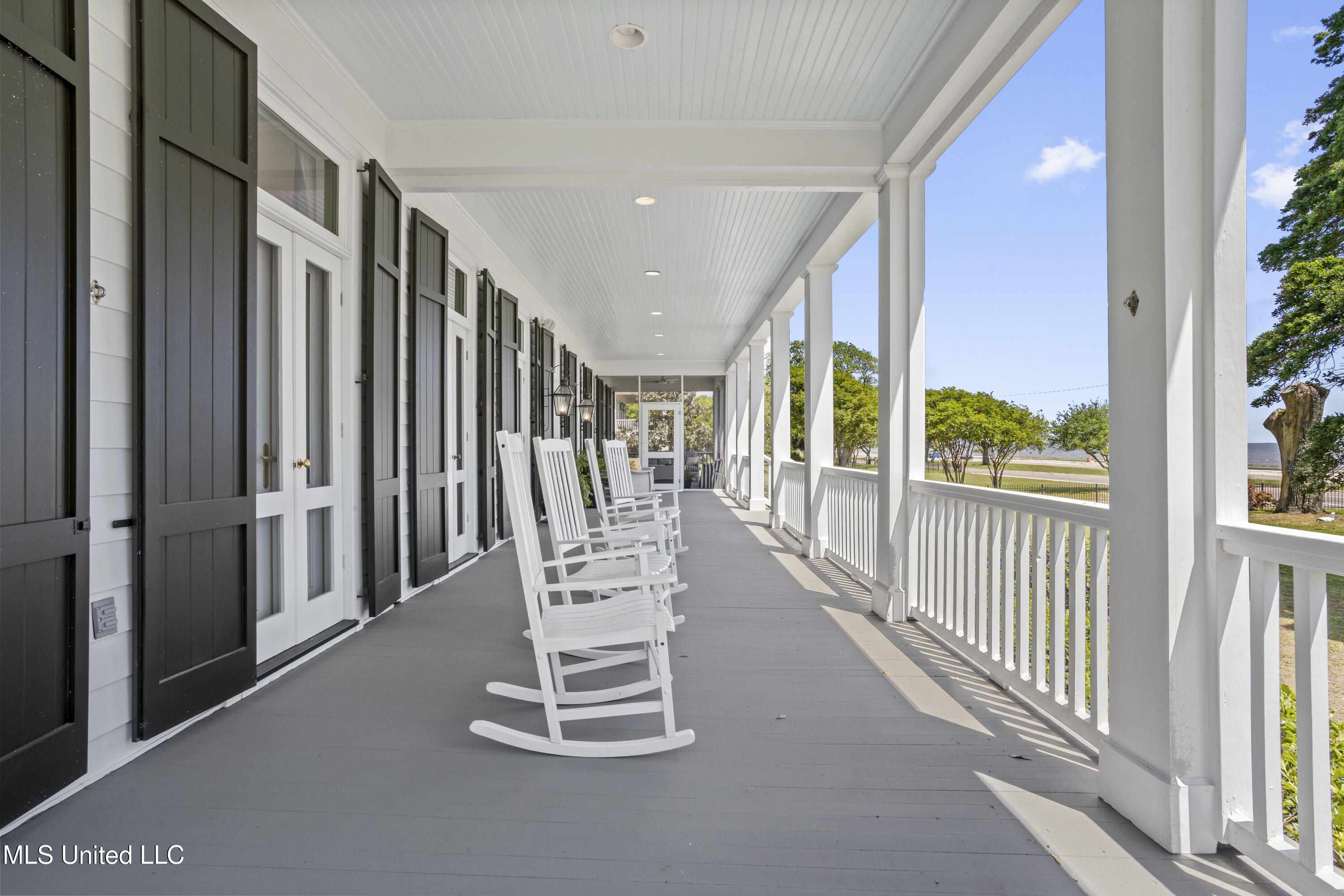 600 W Beach Boulevard Property Photo 8