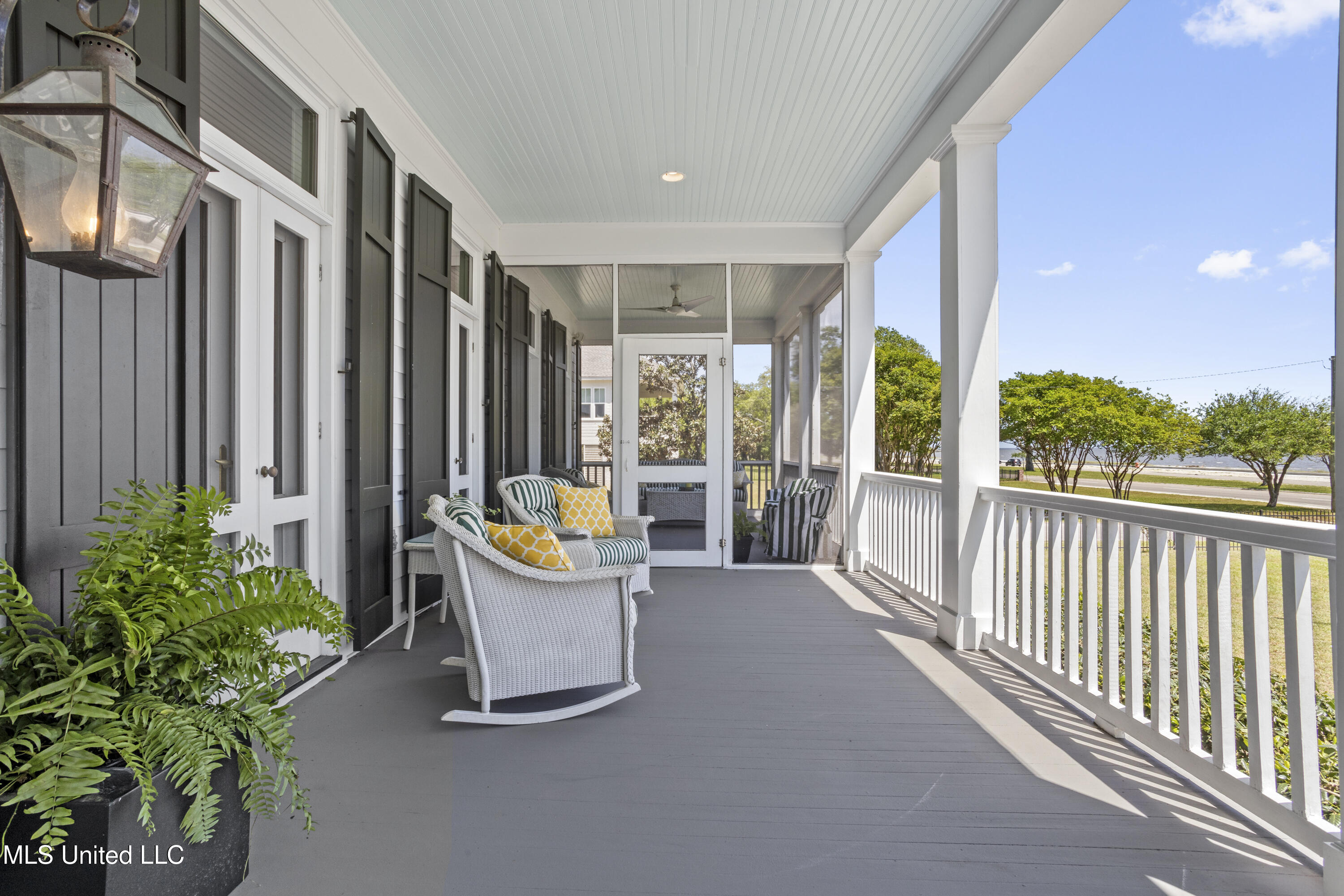 600 W Beach Boulevard Property Photo 9