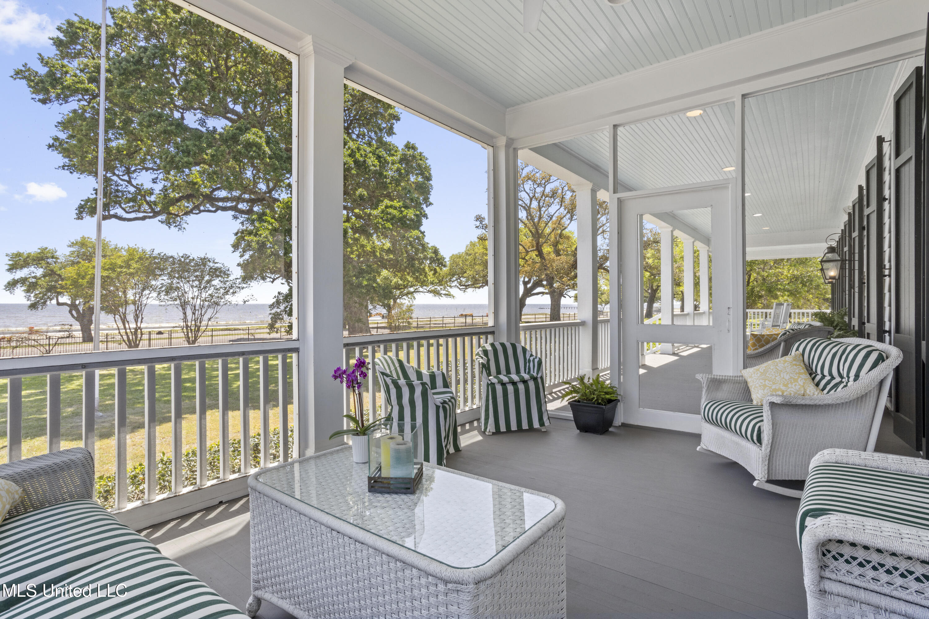 600 W Beach Boulevard Property Photo 10