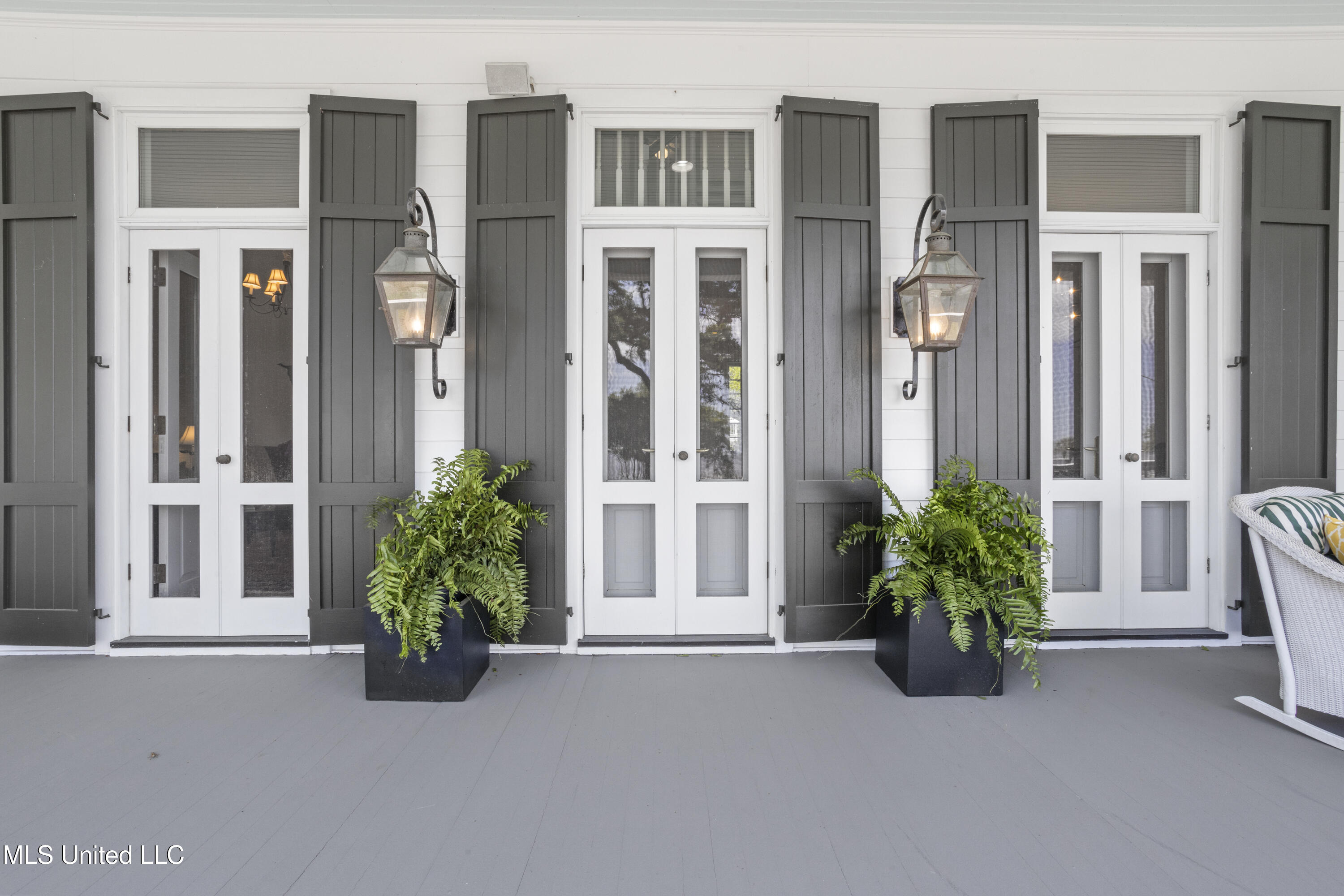 600 W Beach Boulevard Property Photo 11