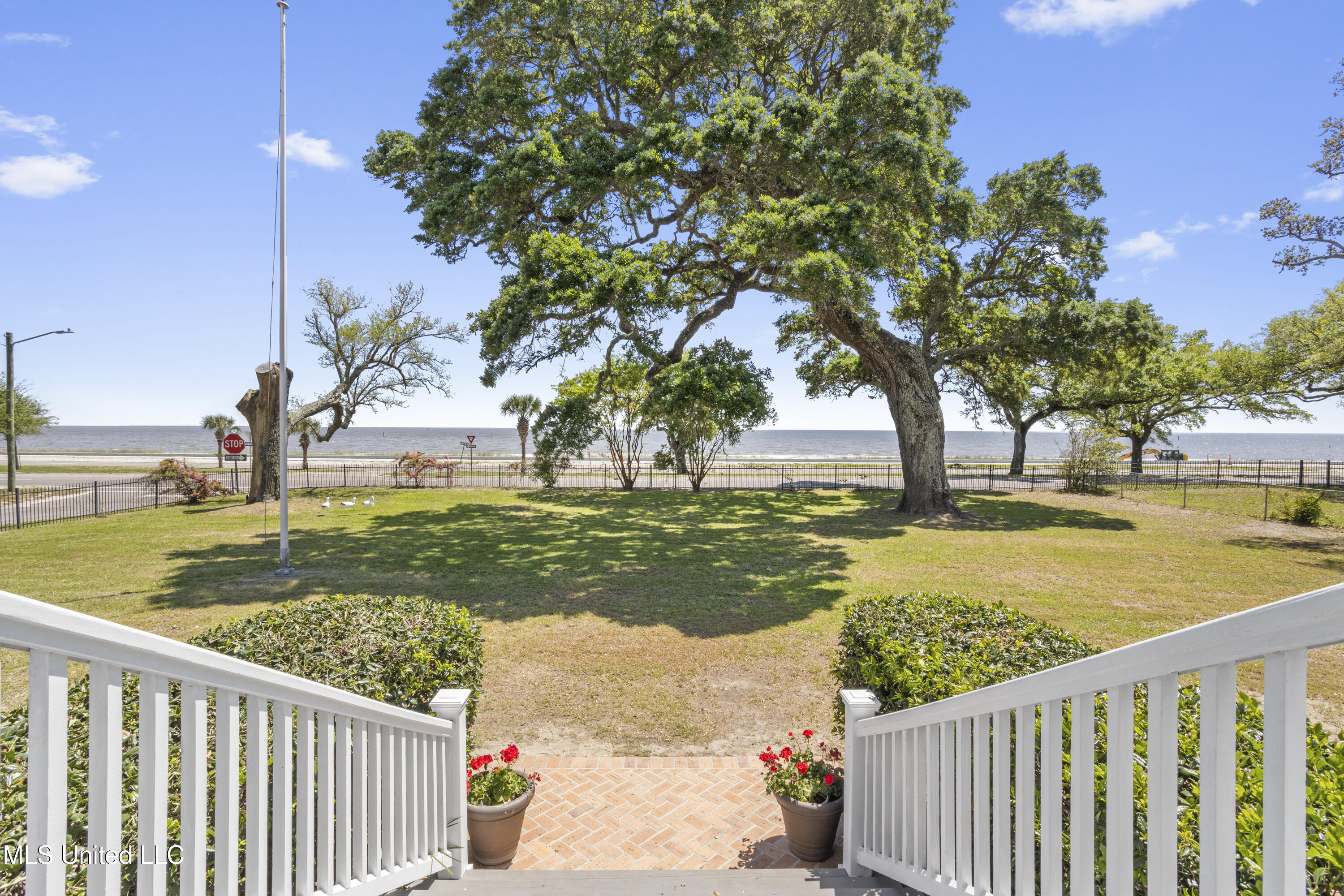 600 W Beach Boulevard Property Photo 12