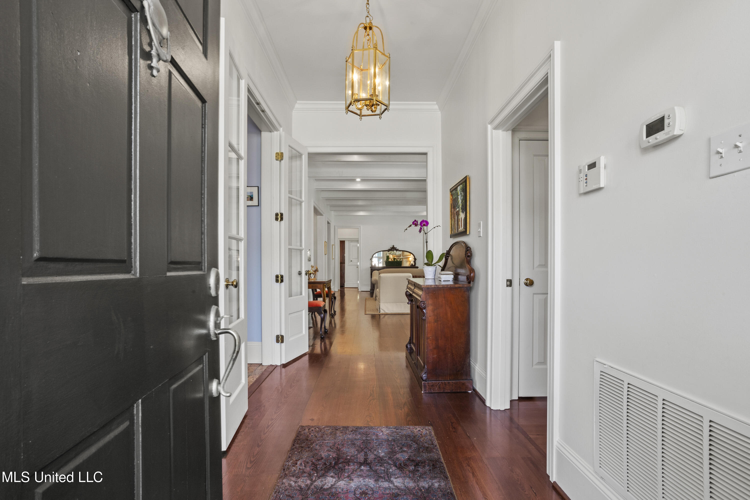 600 W Beach Boulevard Property Photo 14