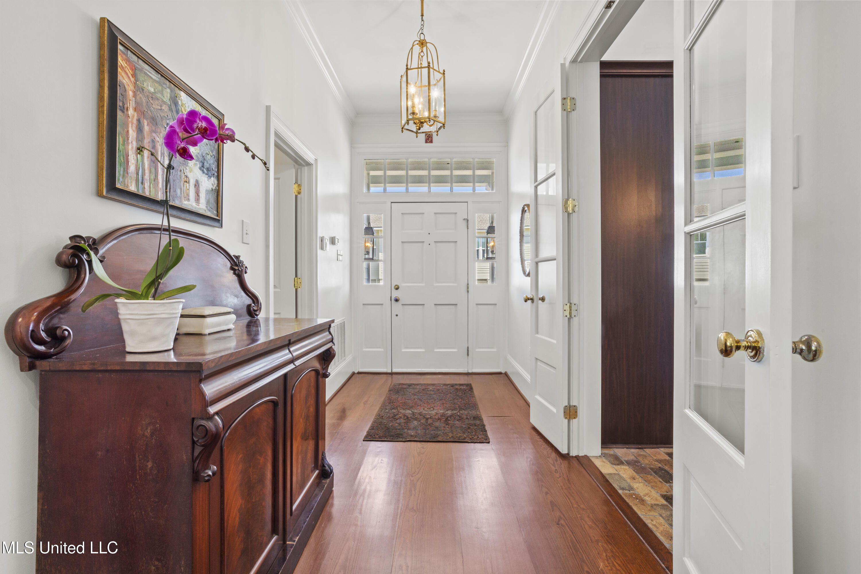 600 W Beach Boulevard Property Photo 15