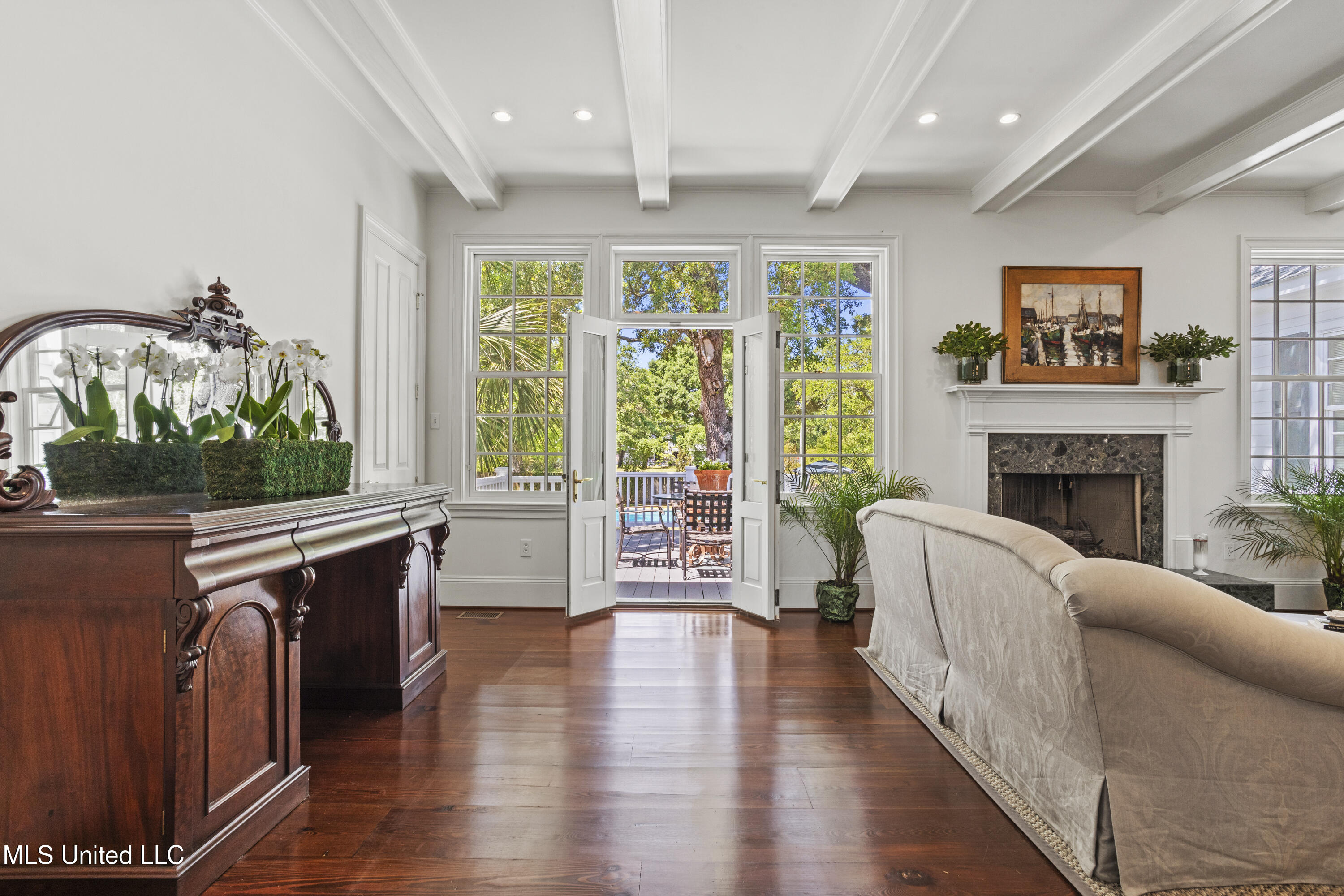 600 W Beach Boulevard Property Photo 21