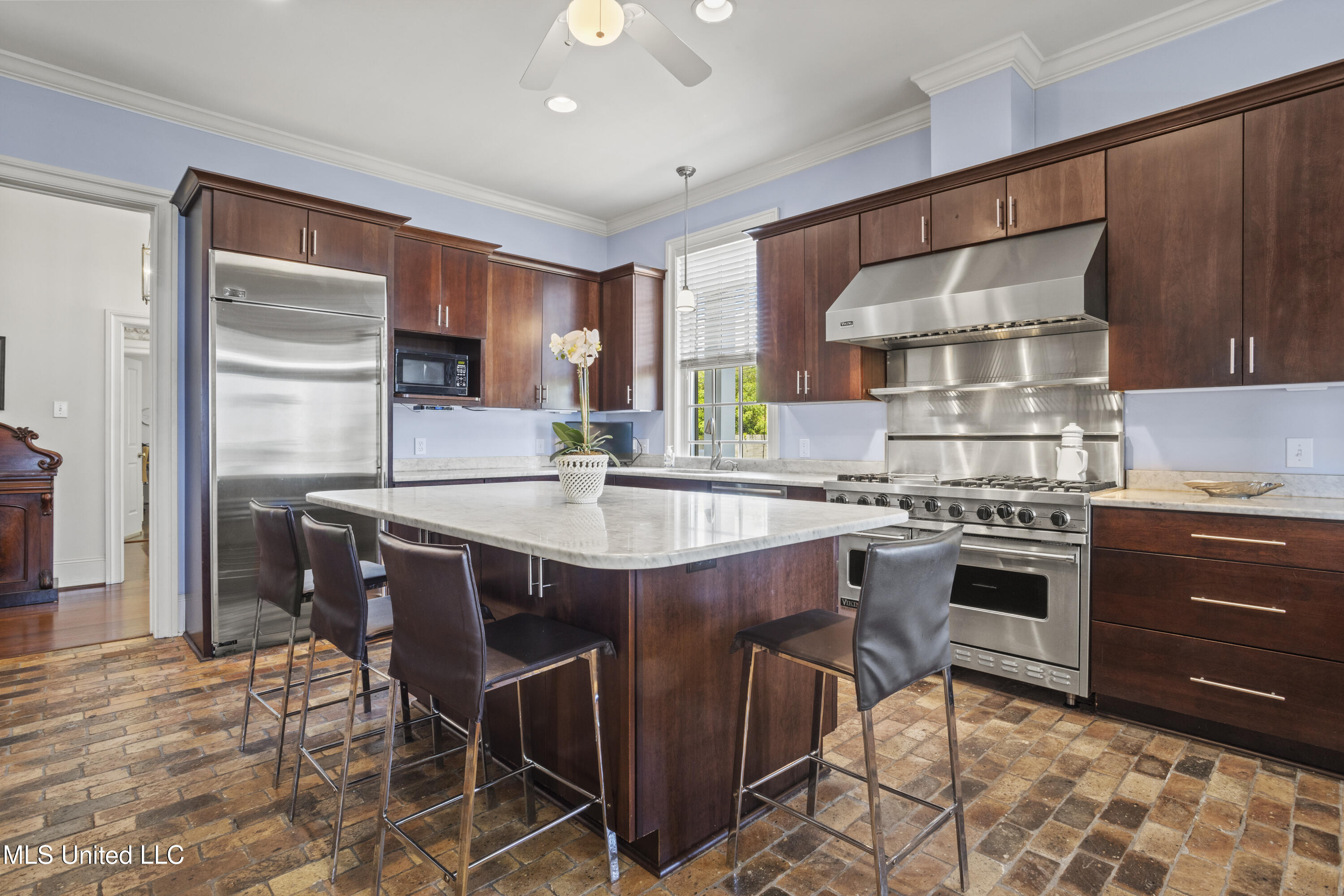 600 W Beach Boulevard Property Photo 25