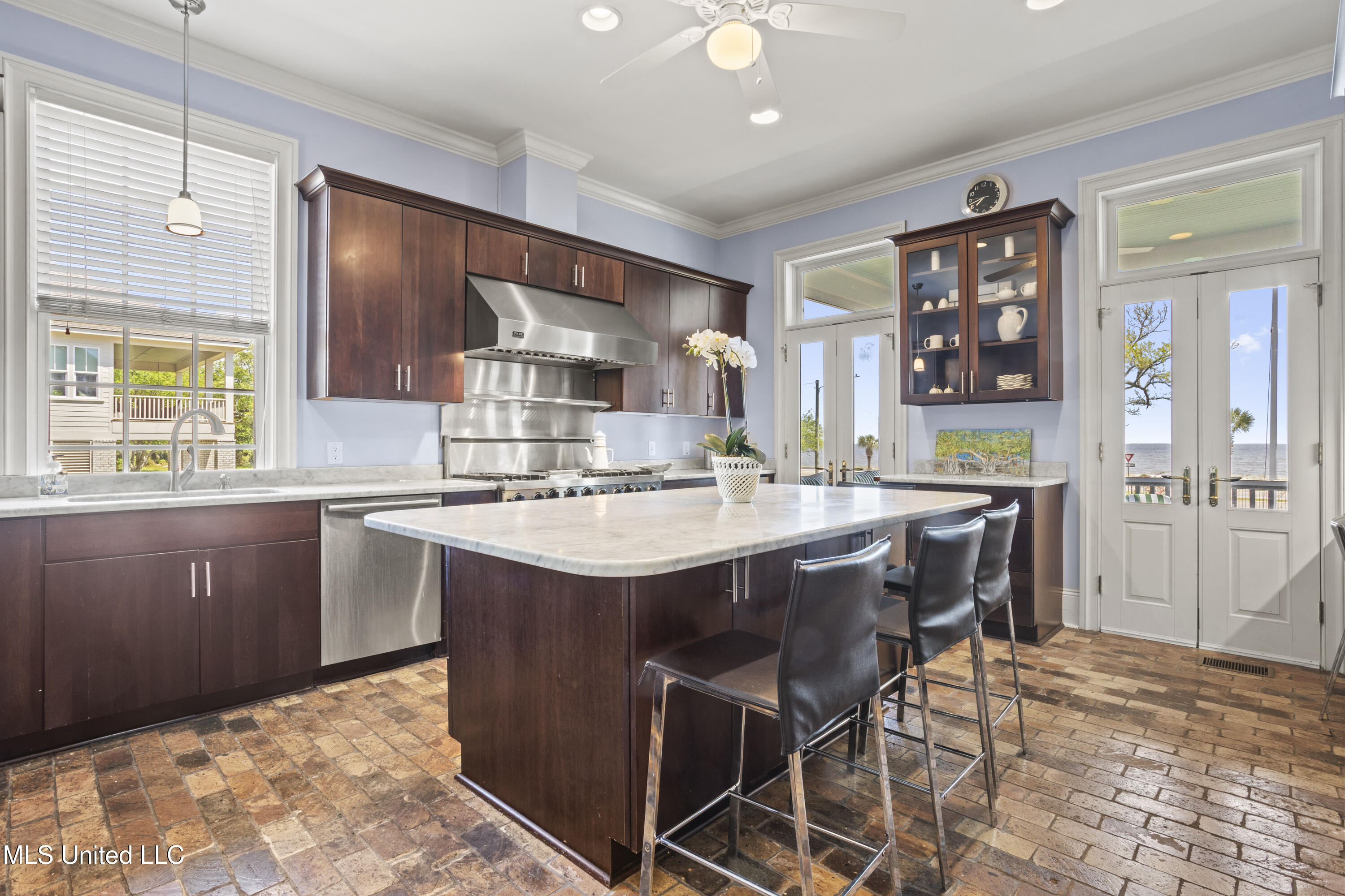 600 W Beach Boulevard Property Photo 26