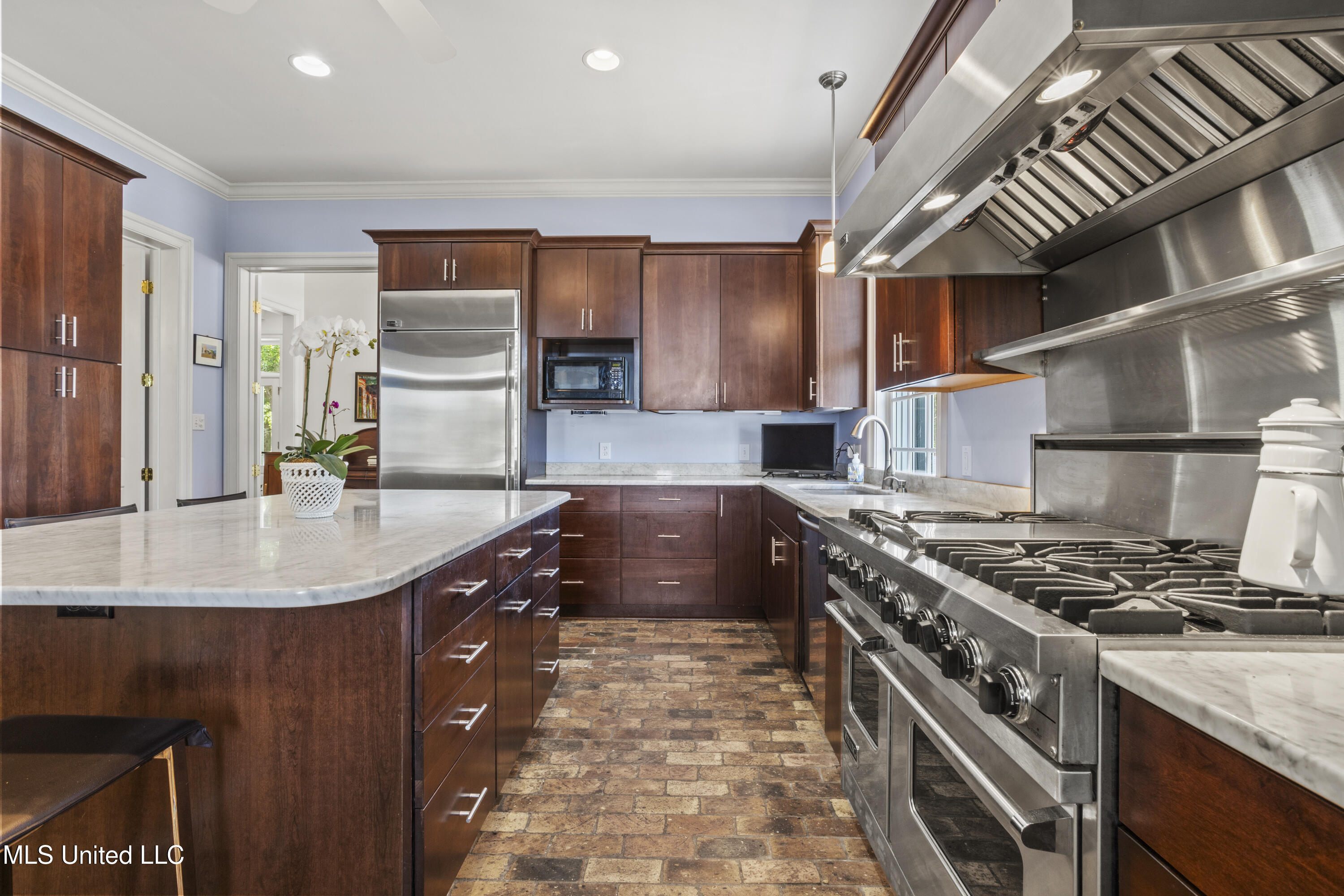 600 W Beach Boulevard Property Photo 27