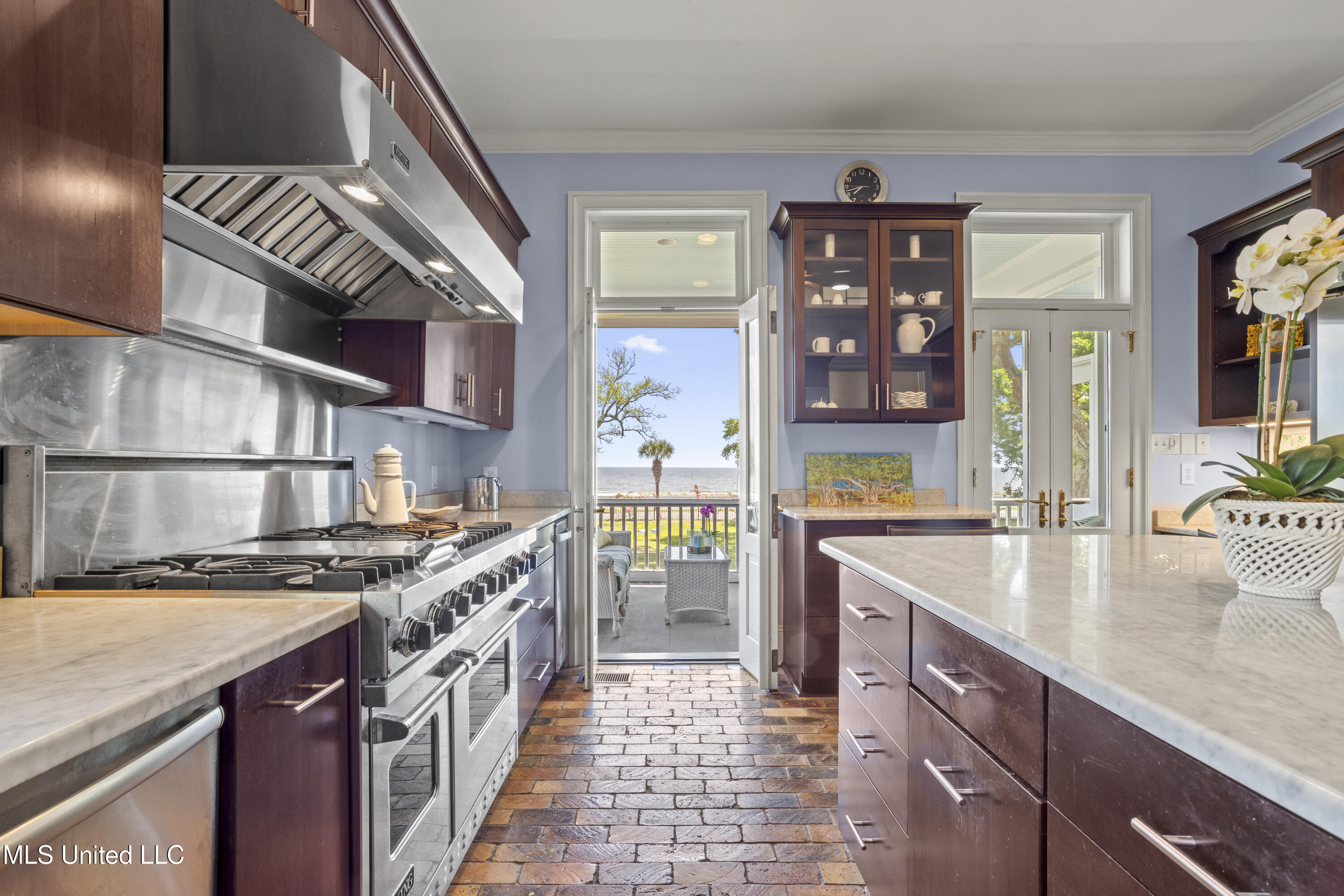 600 W Beach Boulevard Property Photo 30