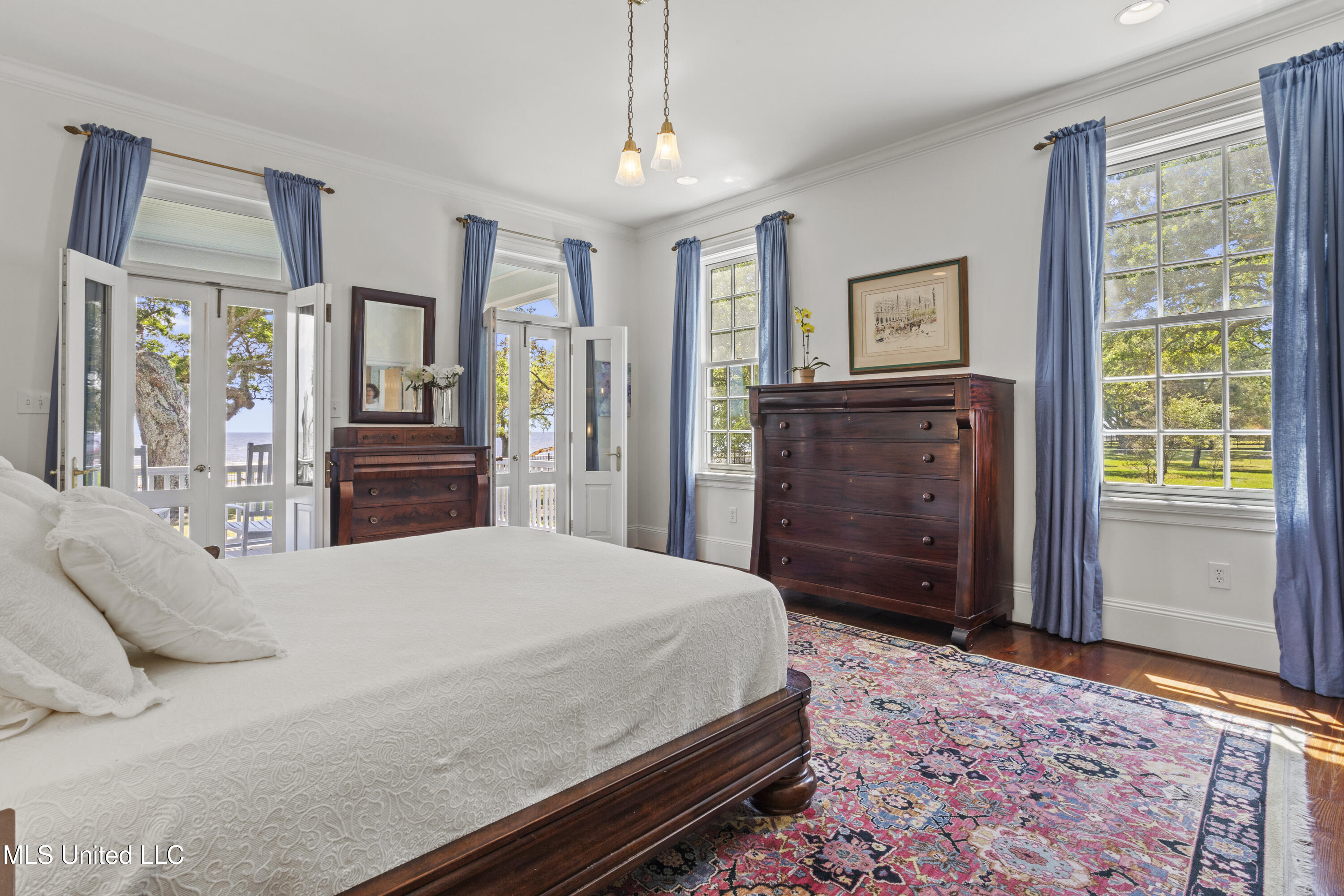 600 W Beach Boulevard Property Photo 34