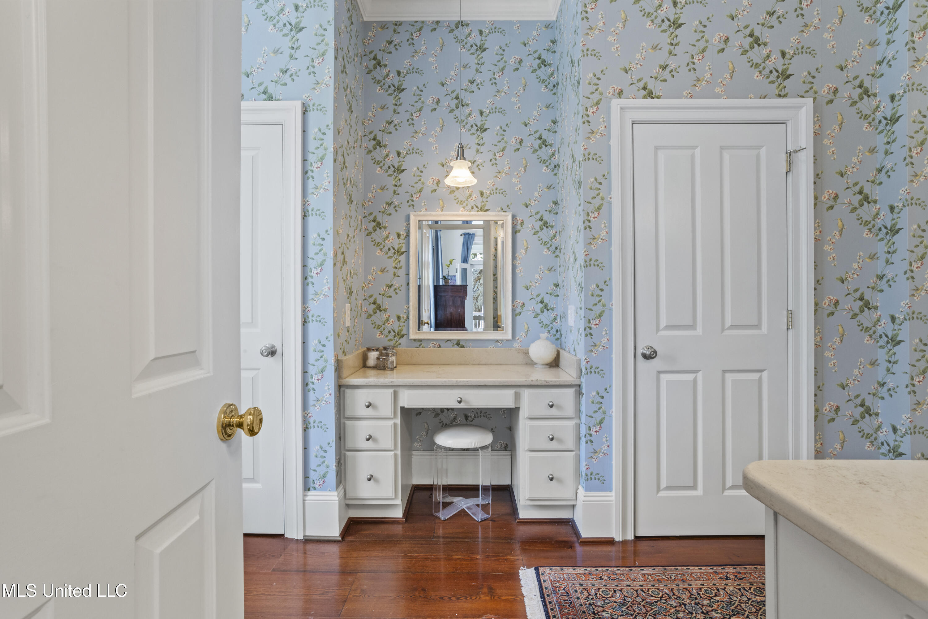 600 W Beach Boulevard Property Photo 37