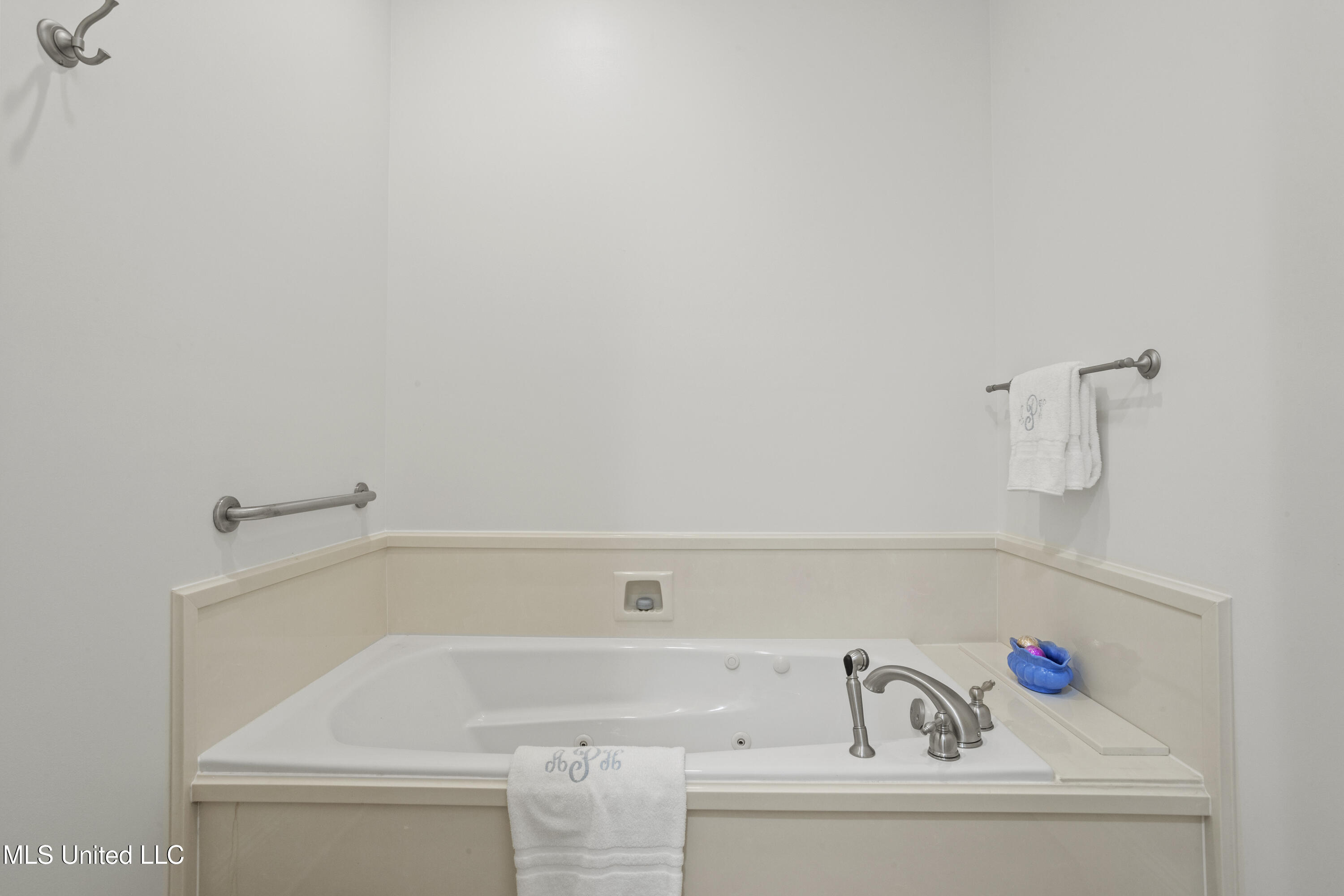 600 W Beach Boulevard Property Photo 39