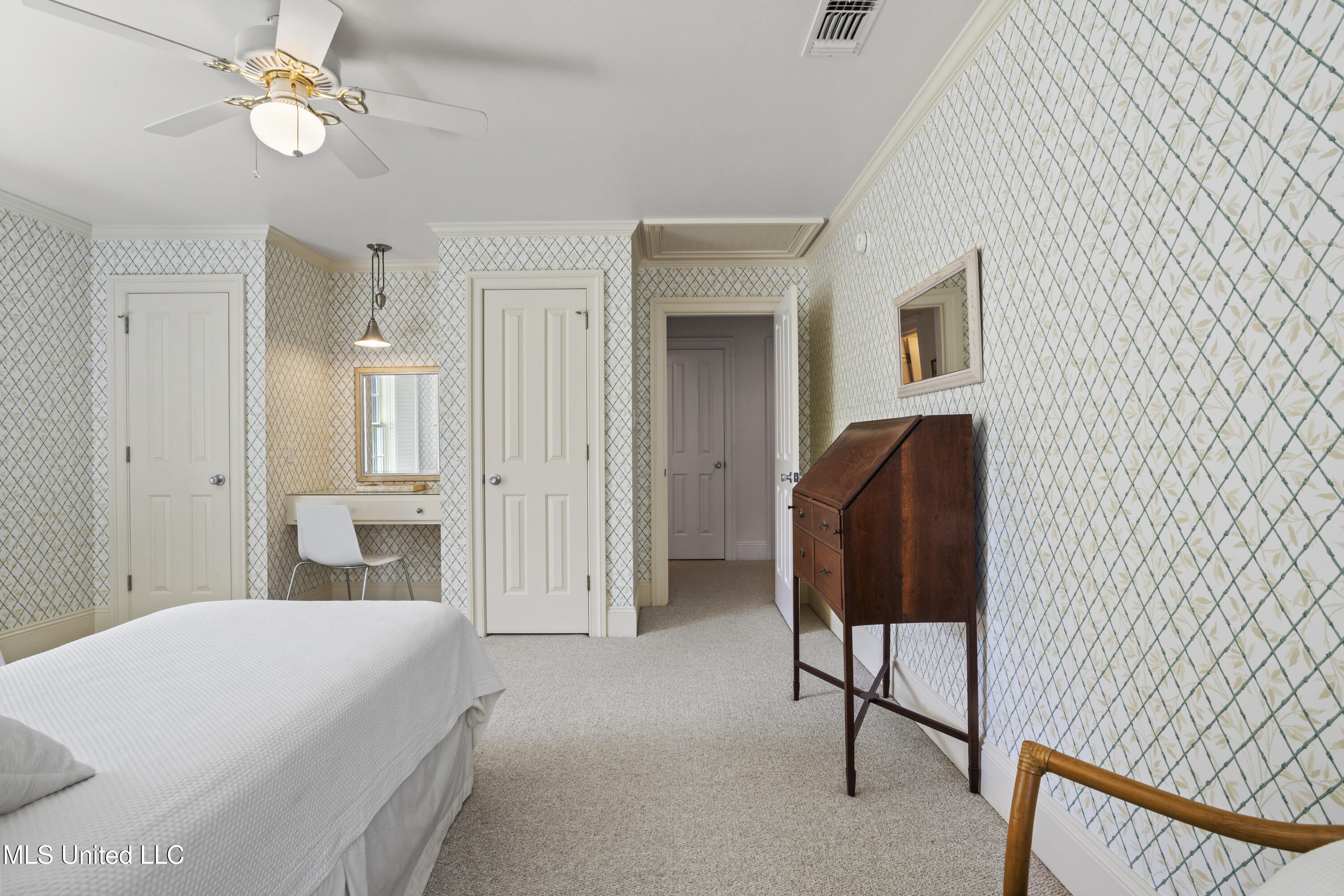 600 W Beach Boulevard Property Photo 48