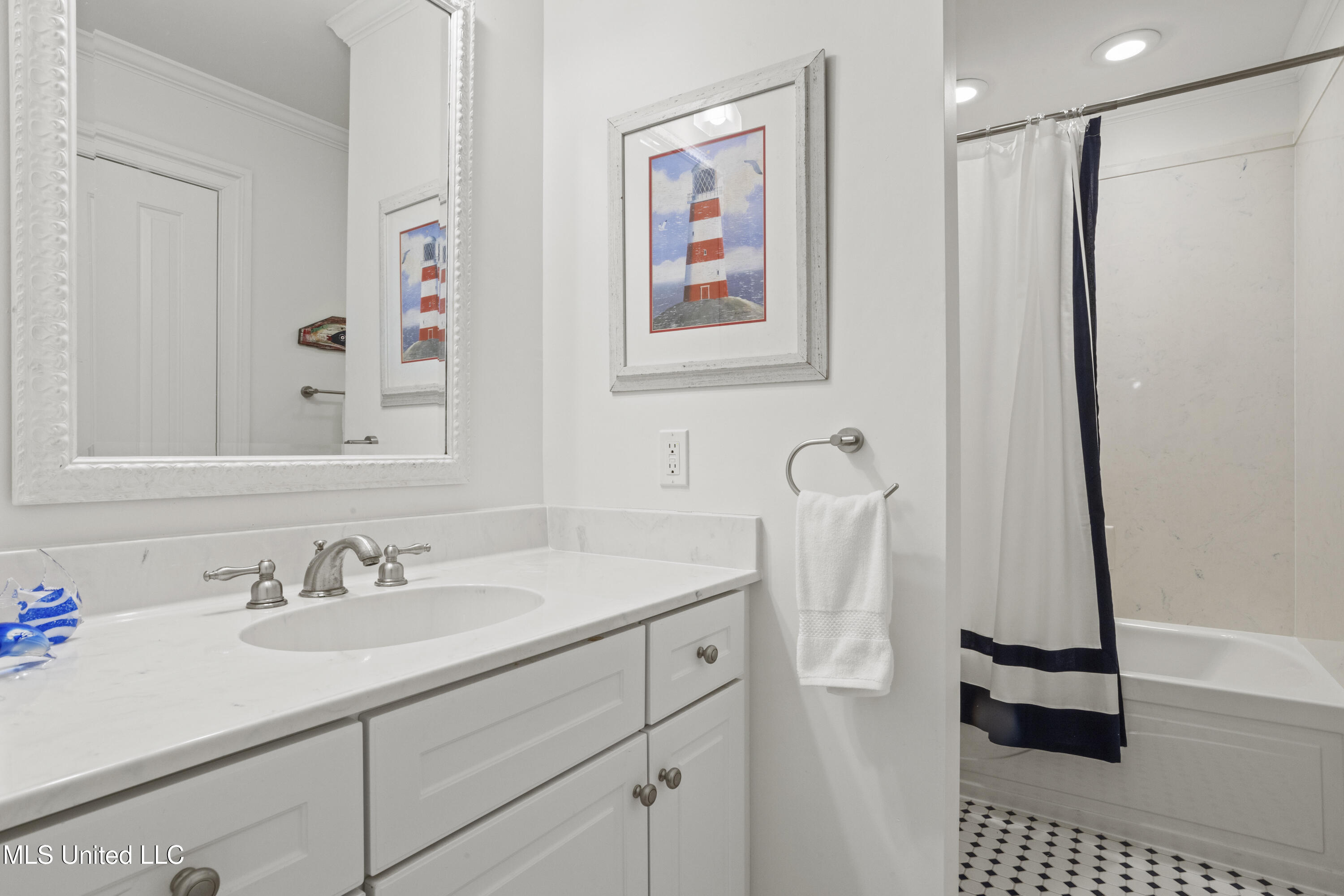 600 W Beach Boulevard Property Photo 49