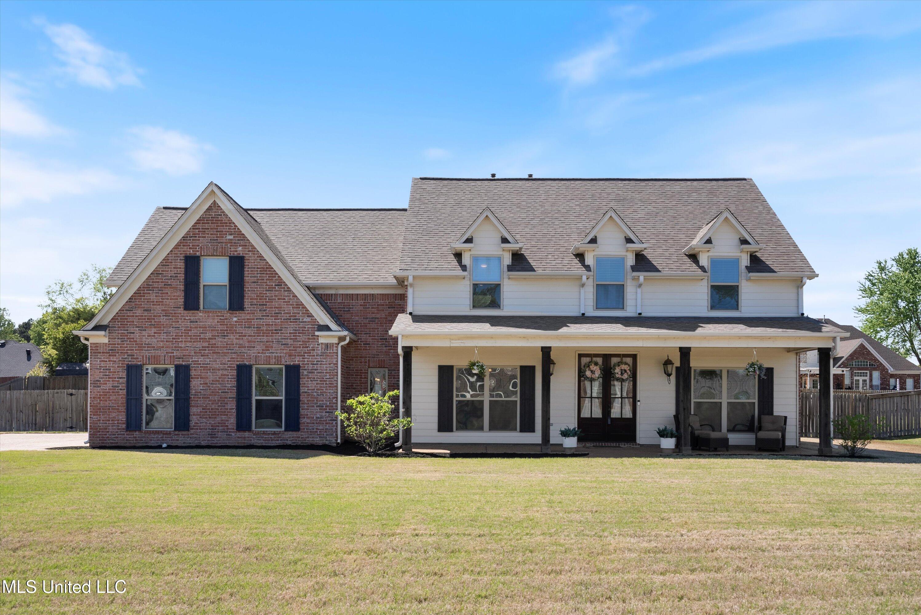 5525 E Pointe Drive Property Photo 1