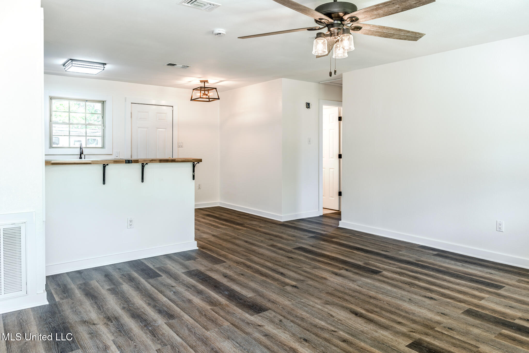 239 Seal Avenue Property Photo 1